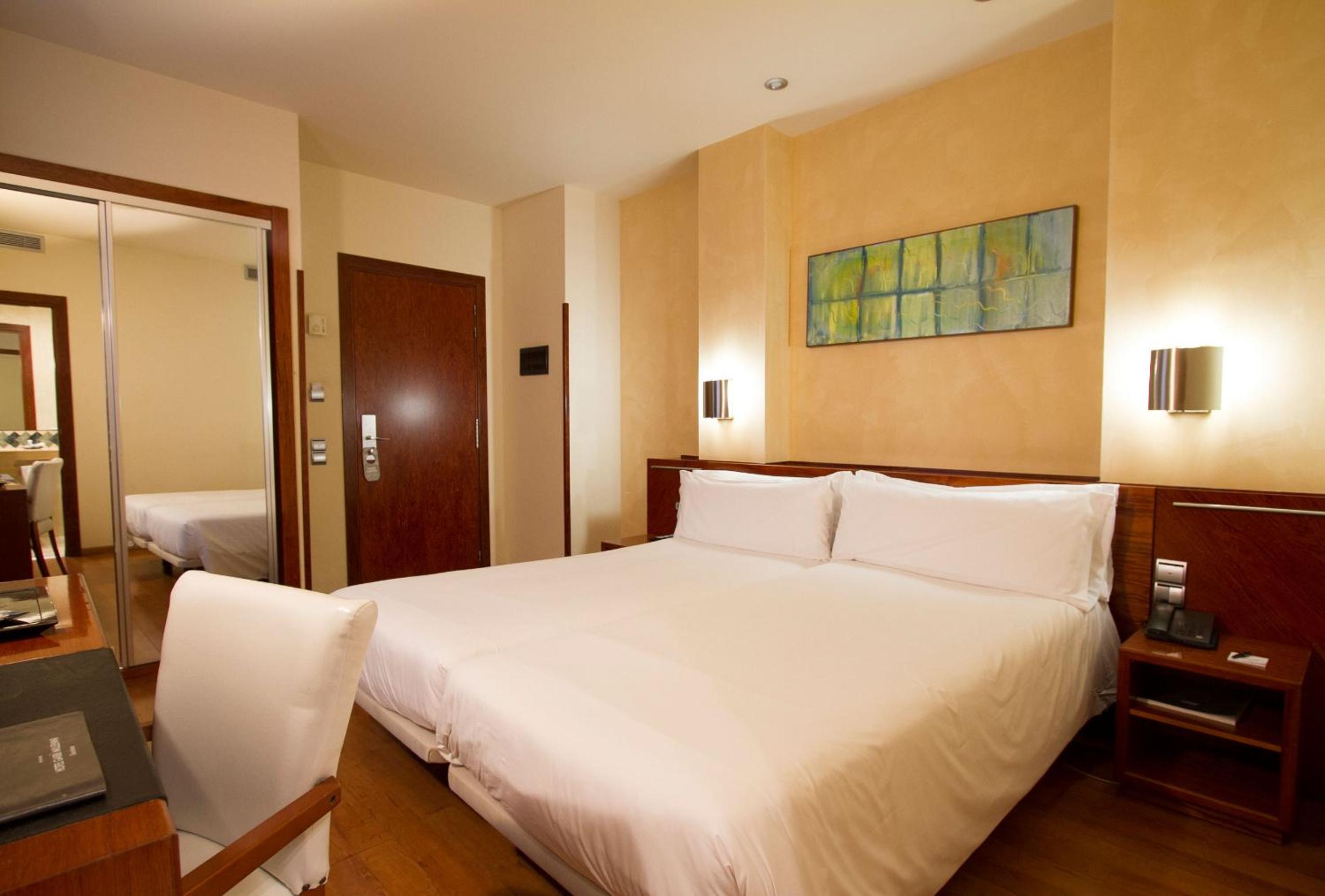 Triple Room (2 Adults + 1 Child) photo 2