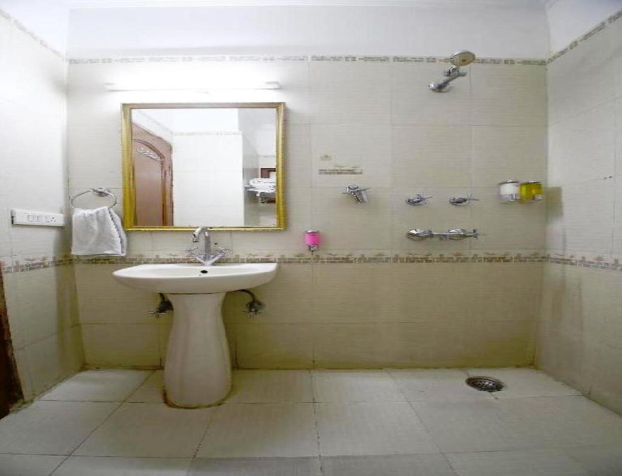 Super Deluxe Double Room - Photo 8