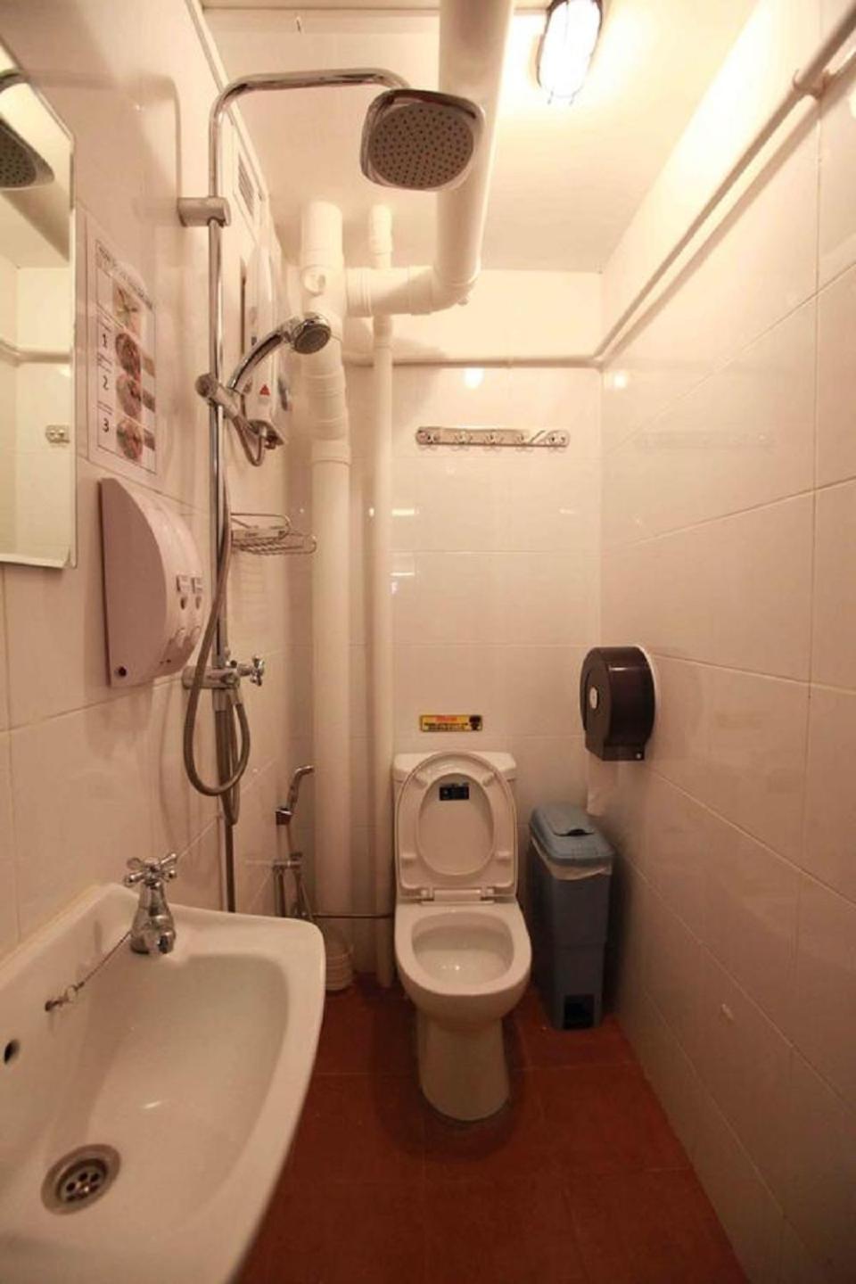 6-Bed Mixed Dormitory Room photo 2