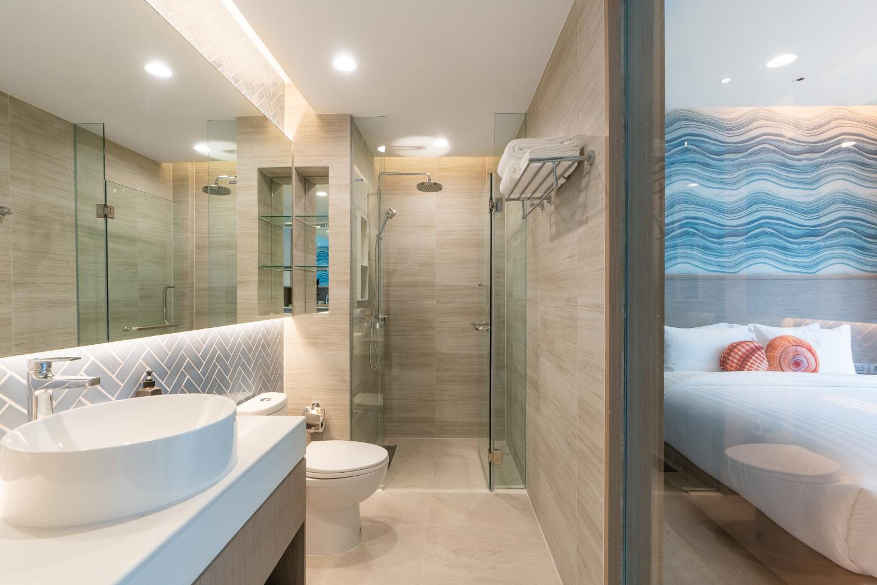 Superior Double or Twin Room with City View - Photo 4