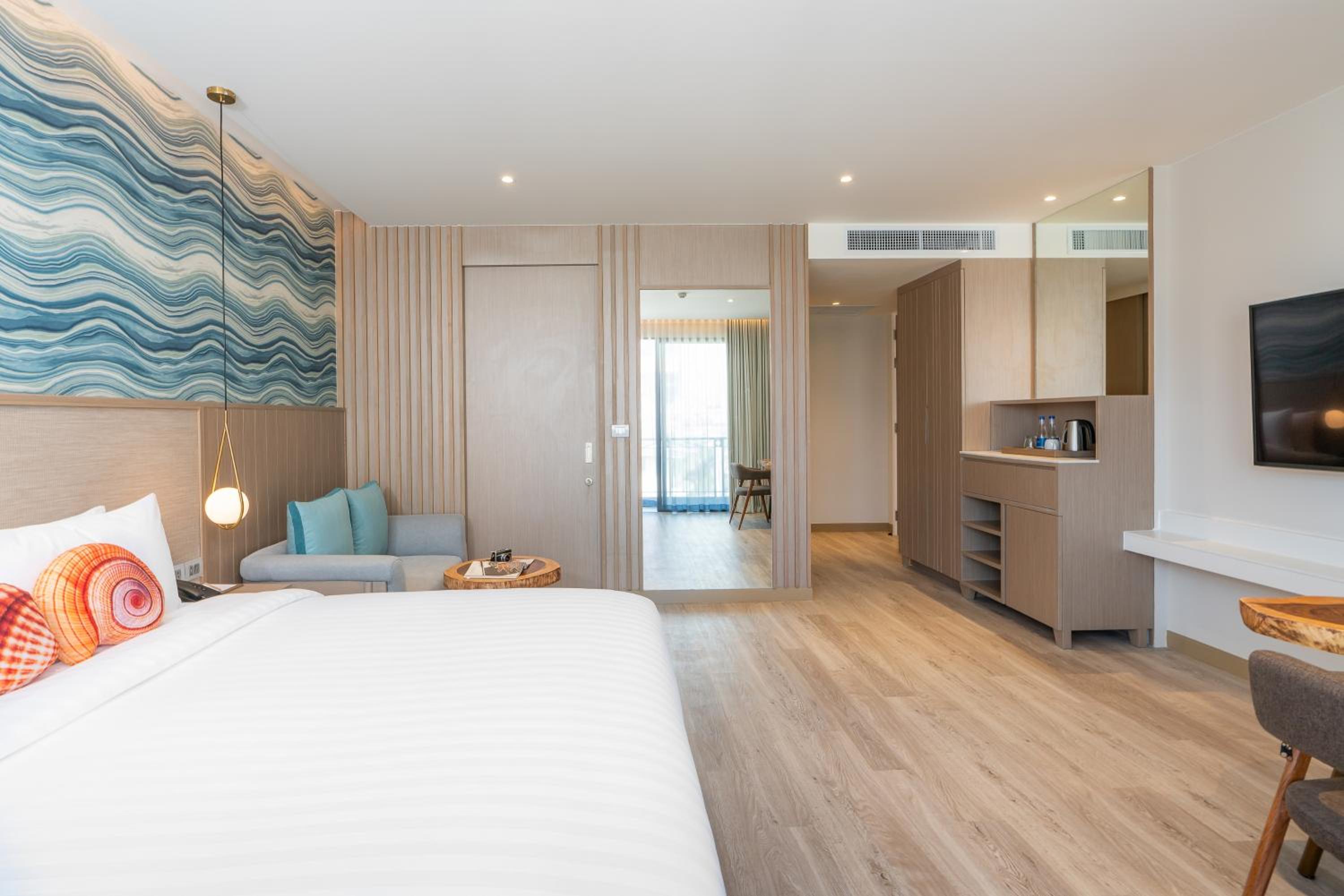 Deluxe Room - Photo 2