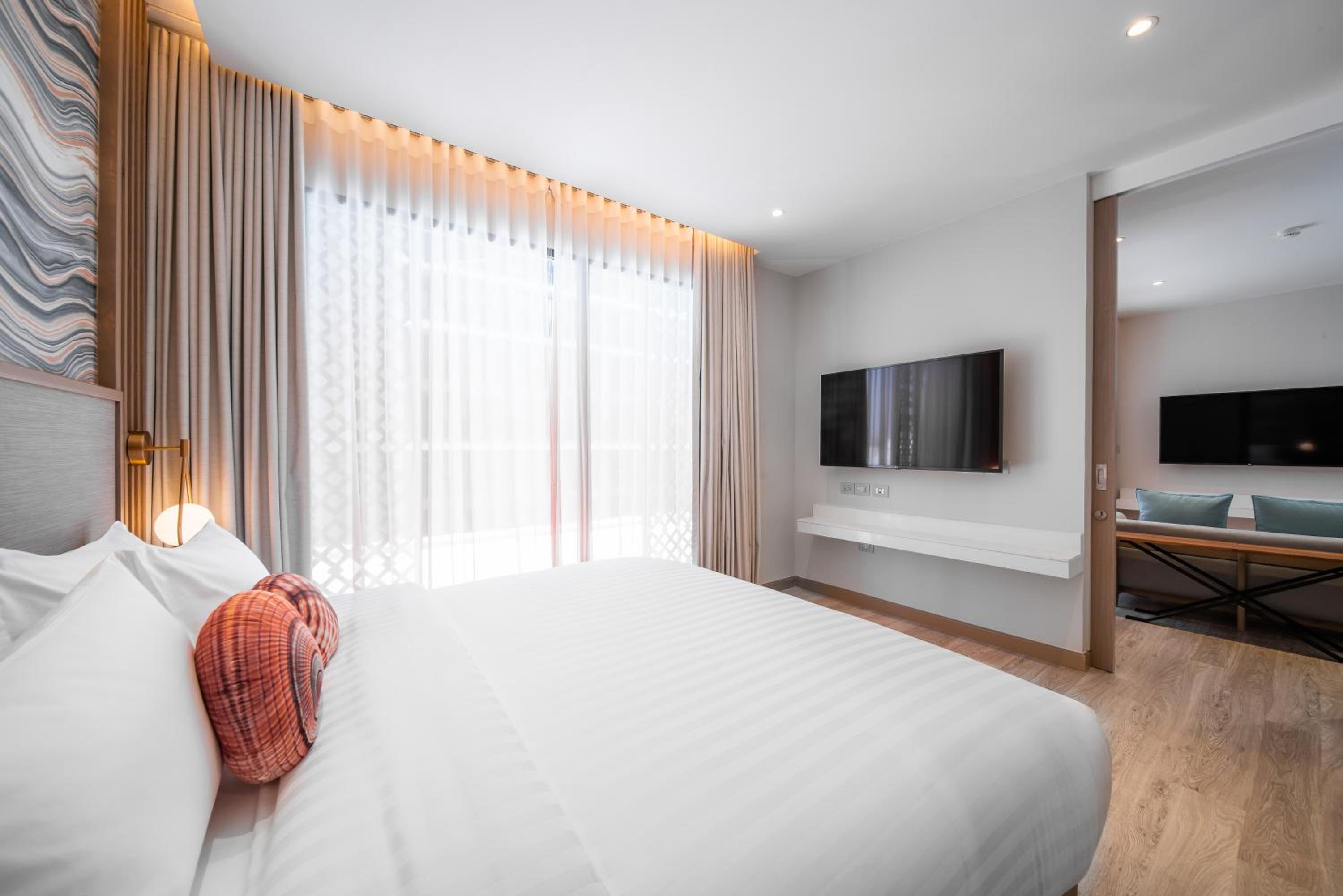 Suite - Photo 3