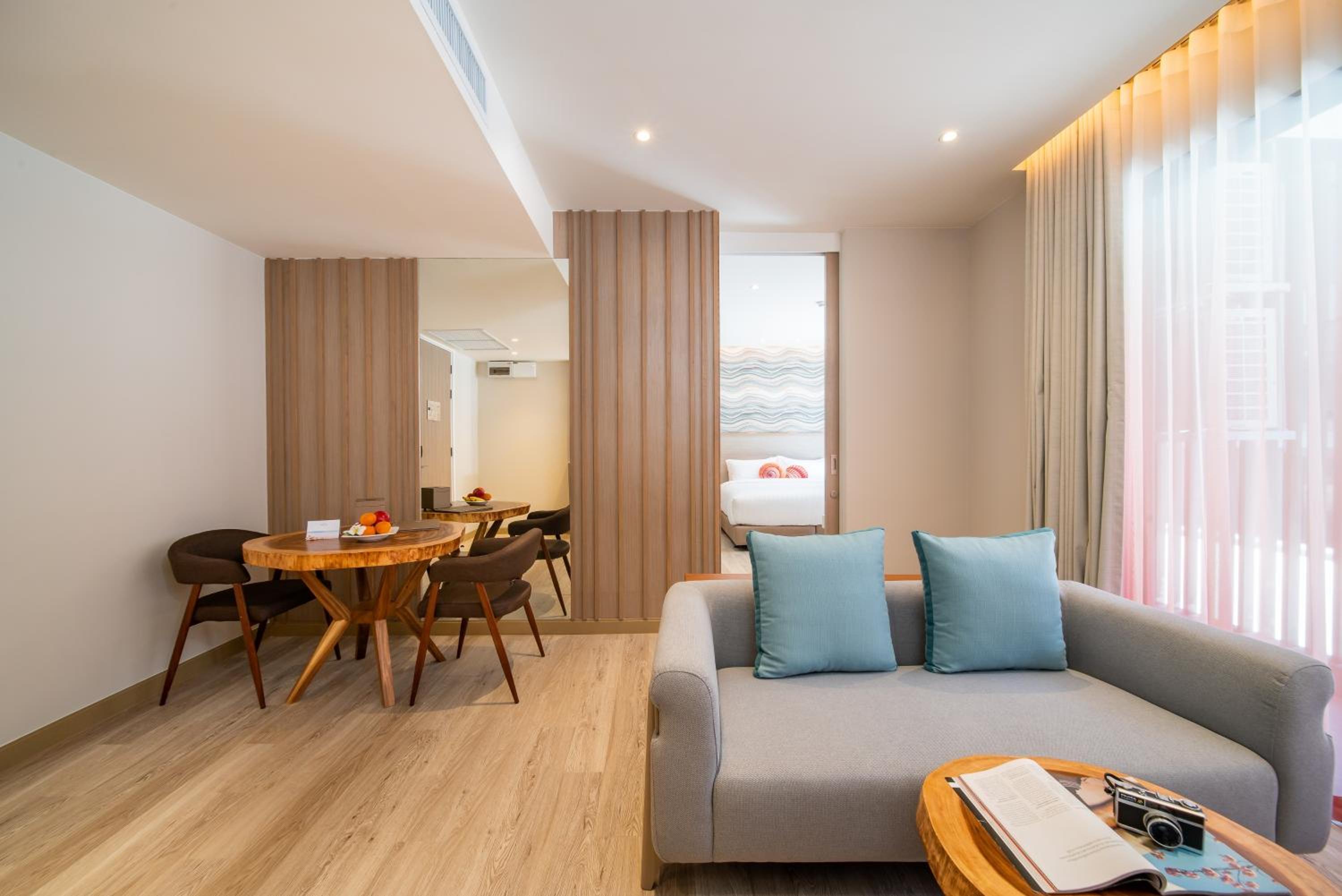 Suite - Photo 5
