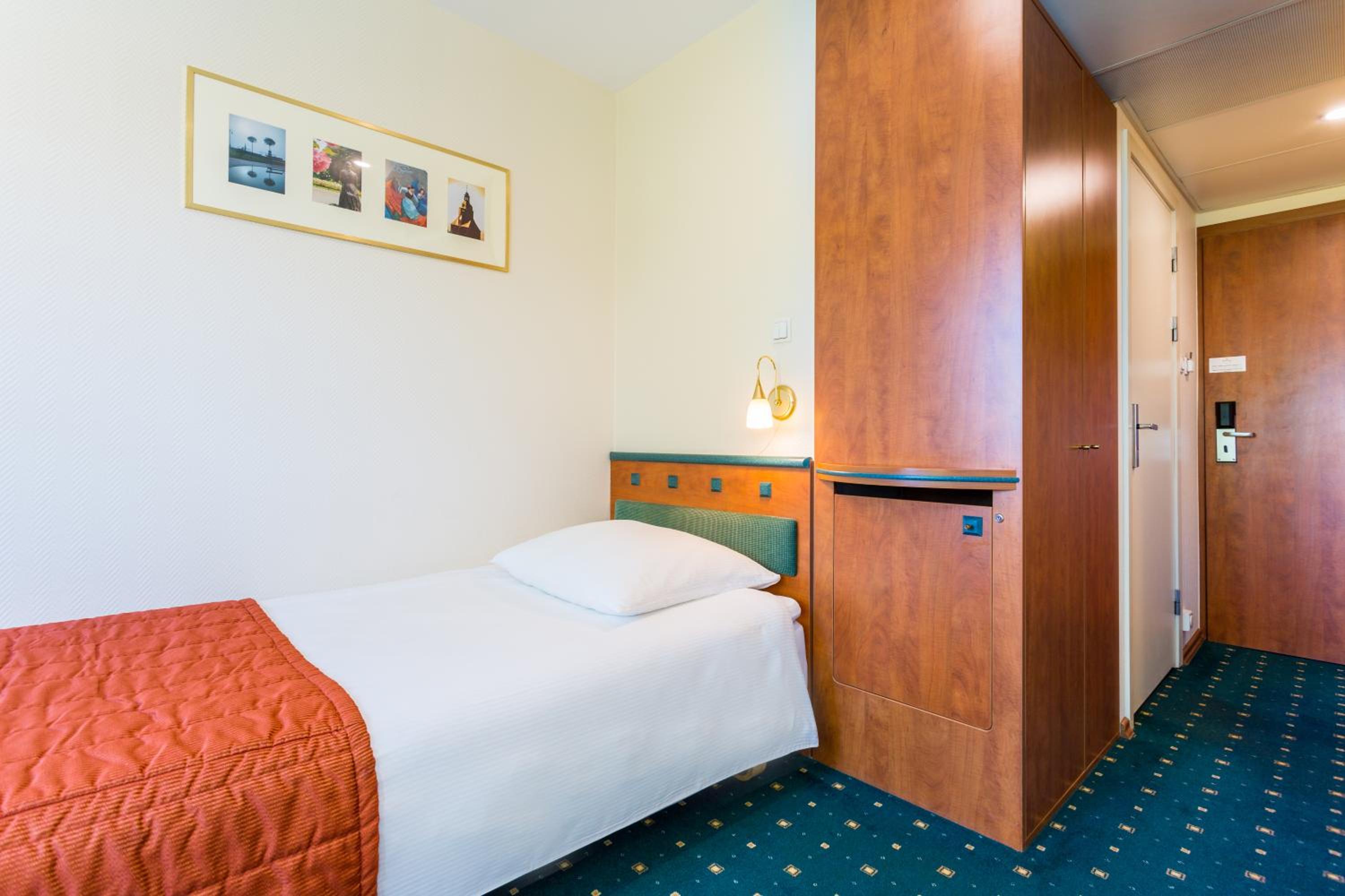 Single Room photo 2