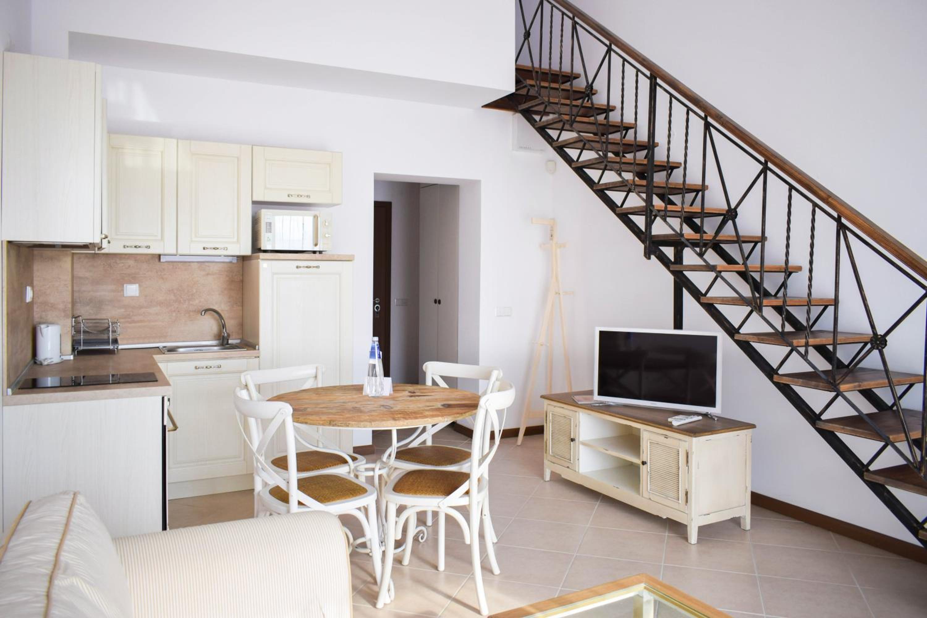 Standard One-Bedroom Apartment with Balcony (2 Adults + 2 Children) photo 1
