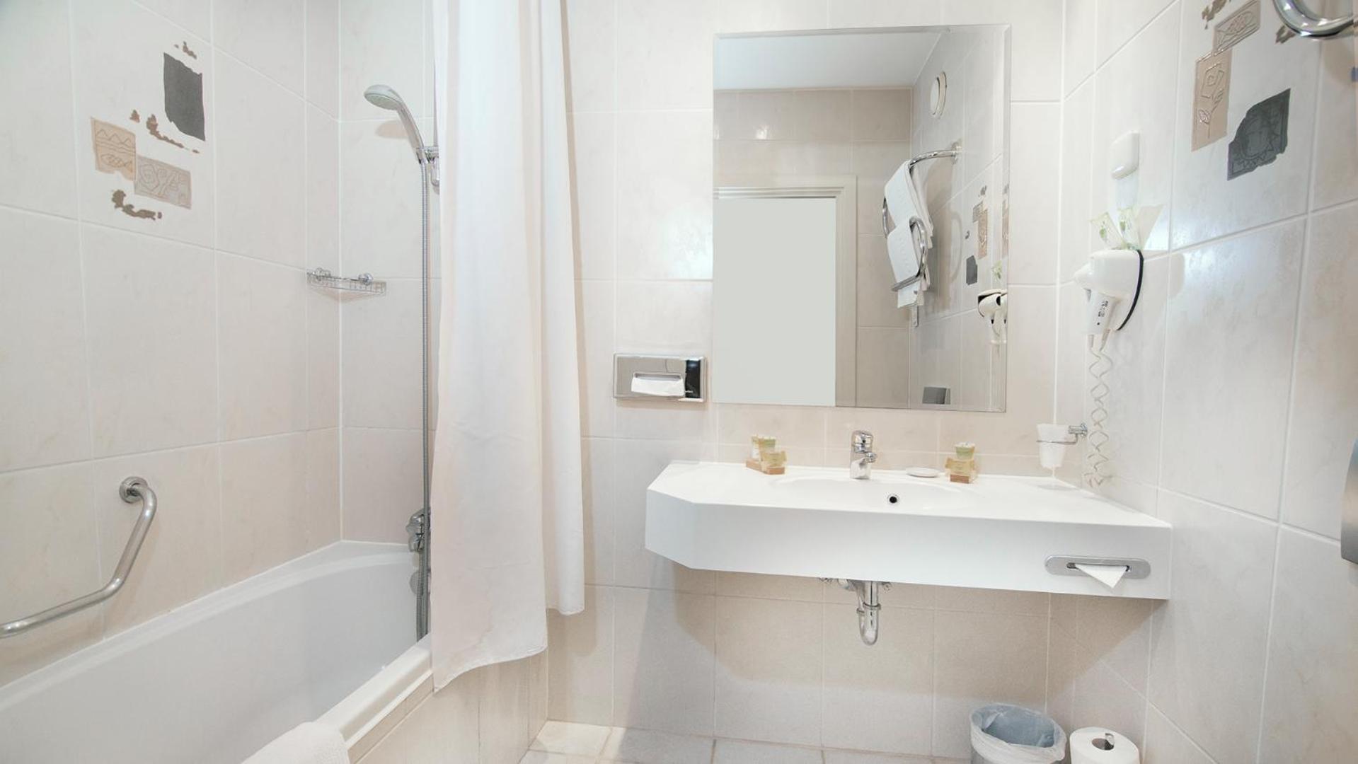 Double Room - Photo 3
