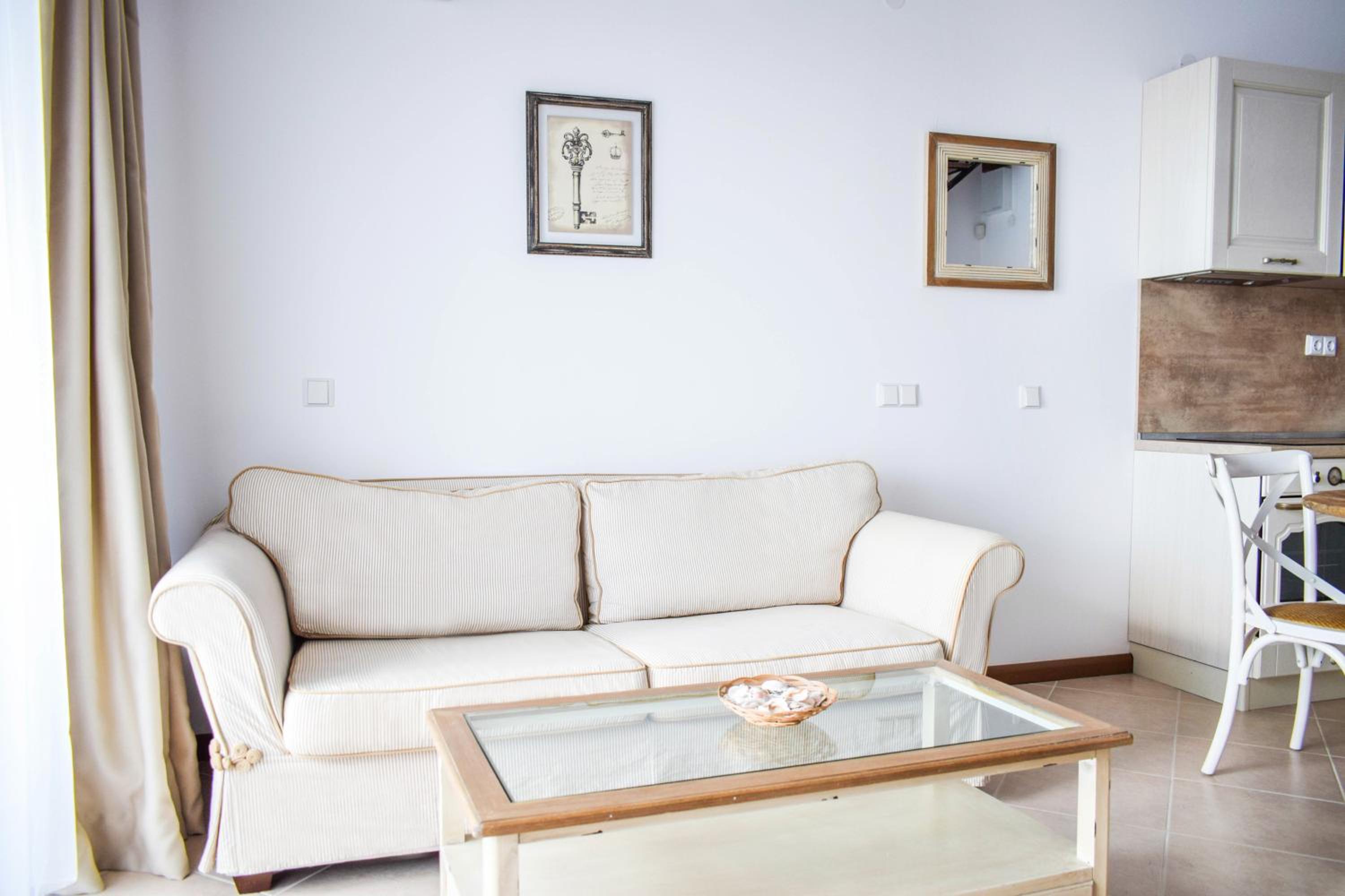 Standard One-Bedroom Apartment with Balcony (2 Adults + 2 Children) photo 3