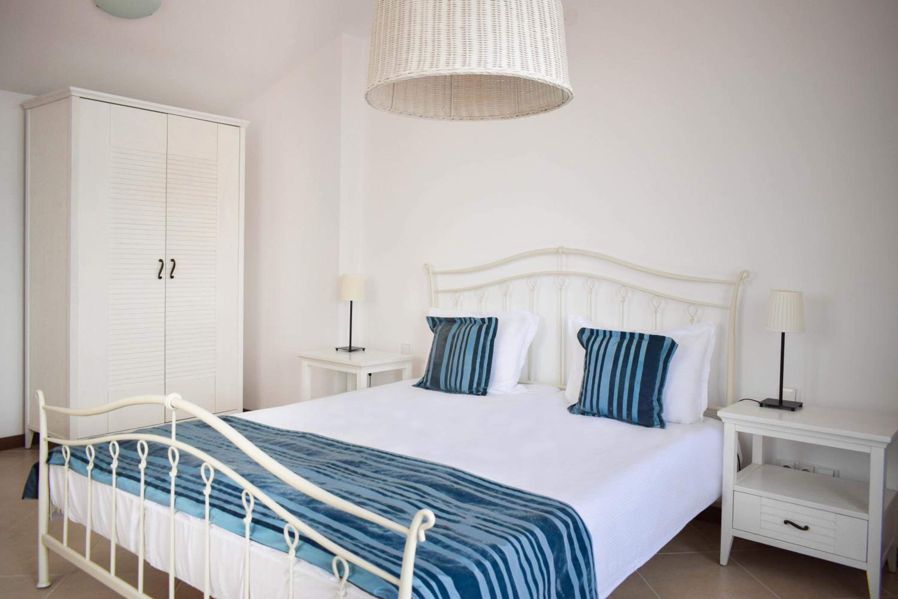 Standard One-Bedroom Apartment with Balcony (2 Adults + 2 Children) photo 2