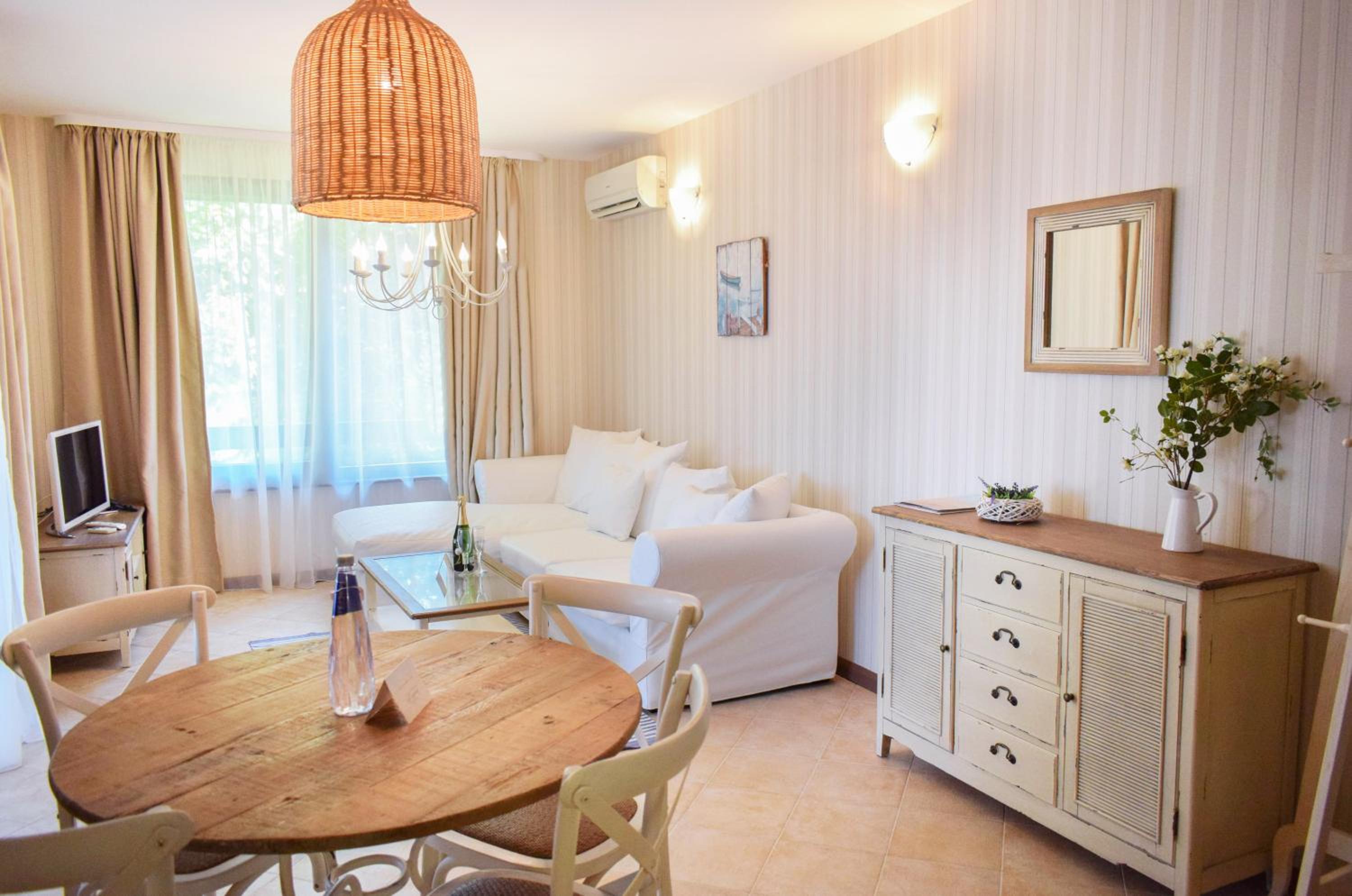 Premium One-Bedroom Apartment with Balcony  photo 2