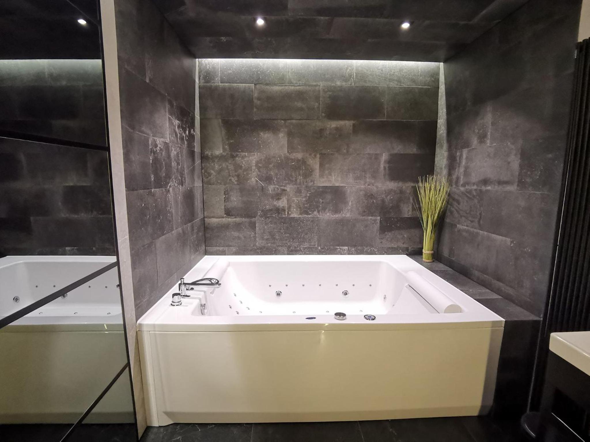 Apartment with Sauna and Jacuzzi - Photo 13