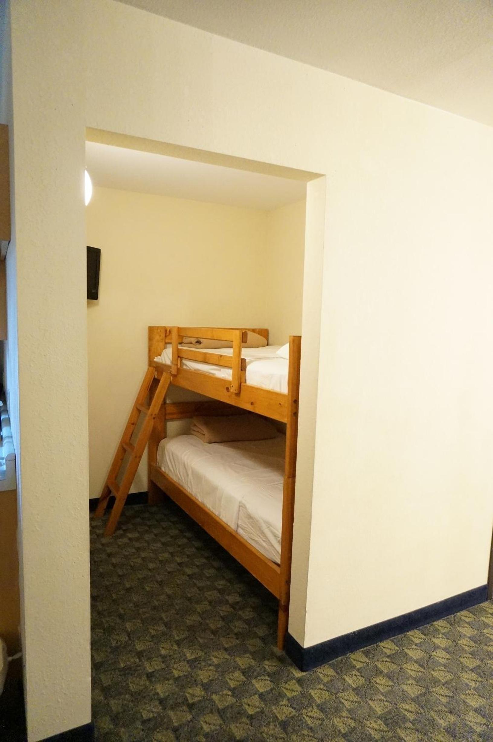 King Room with Bunk Beds - No Waterpark Access  - Photo 9