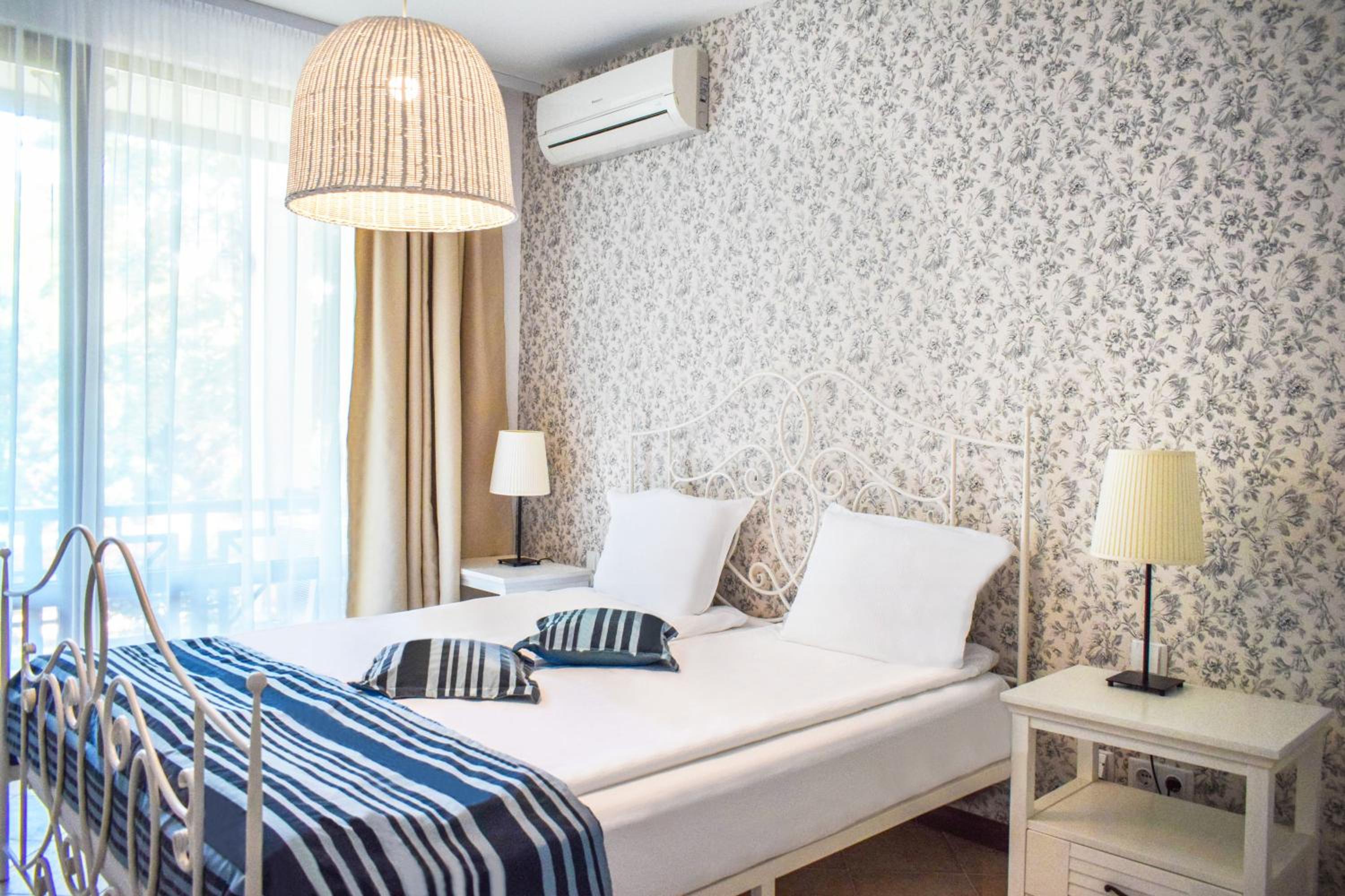 Premium One-Bedroom Apartment with Balcony  photo 1