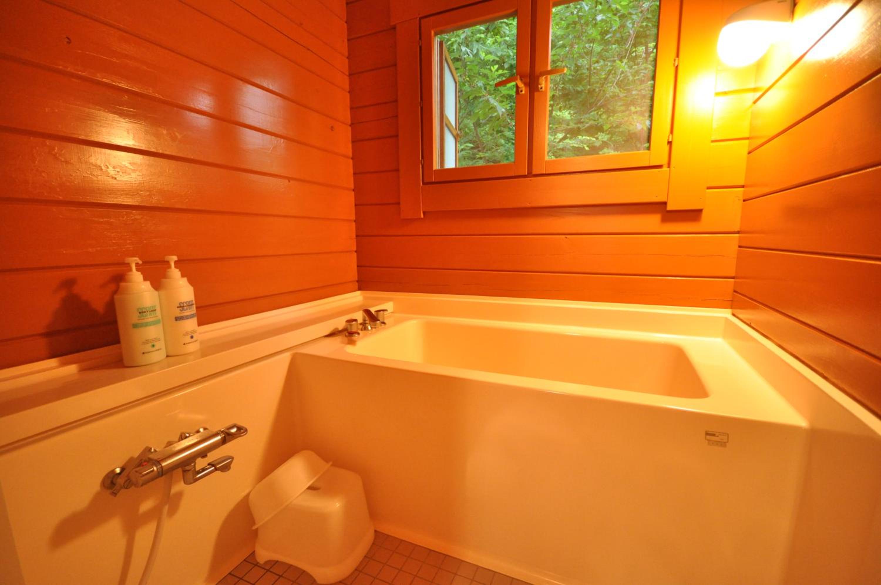 Christmas Cottage White (4 Adults)  - Photo 9