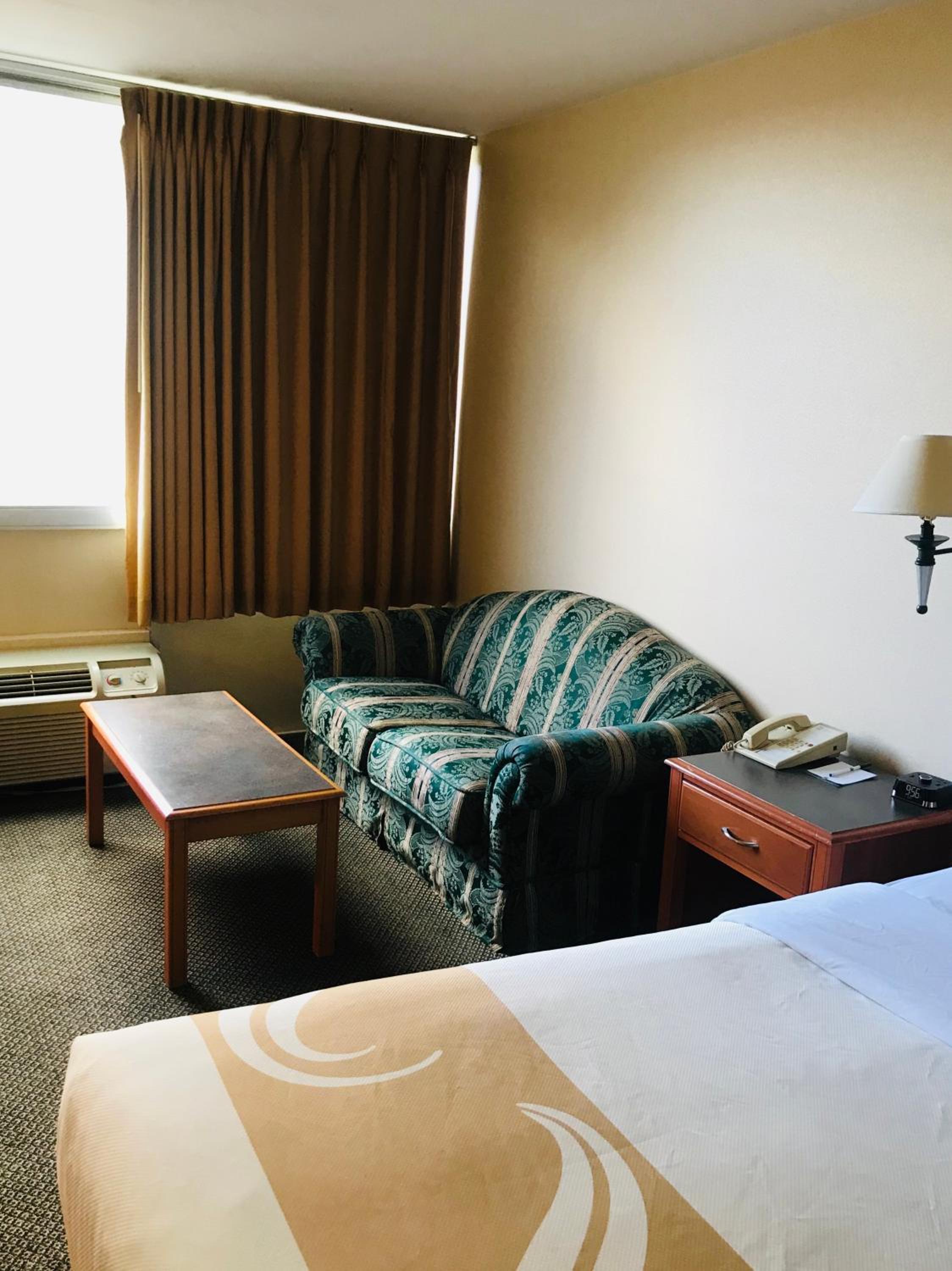 King Room - Non-Smoking - Photo 2