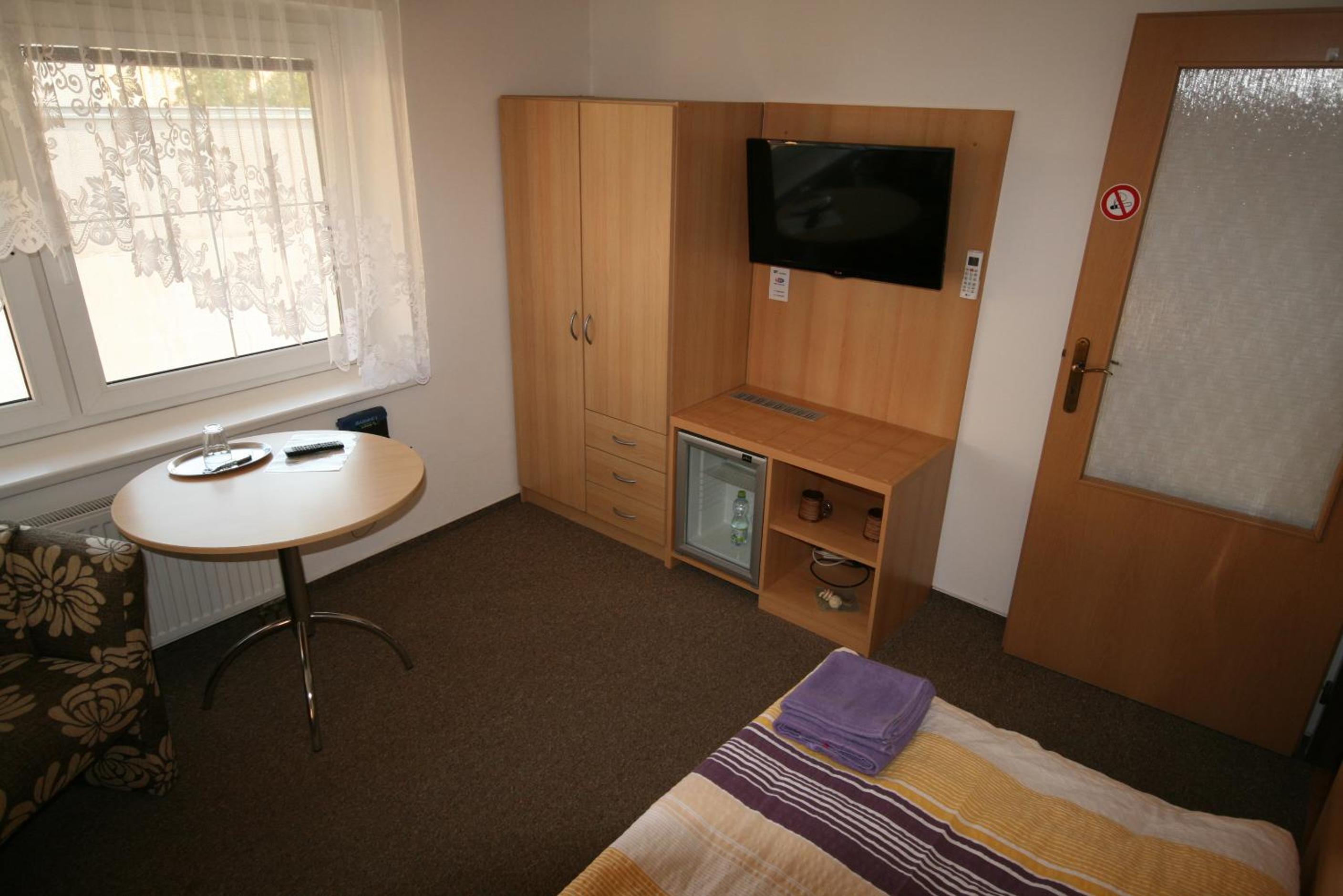 Single Room photo 3