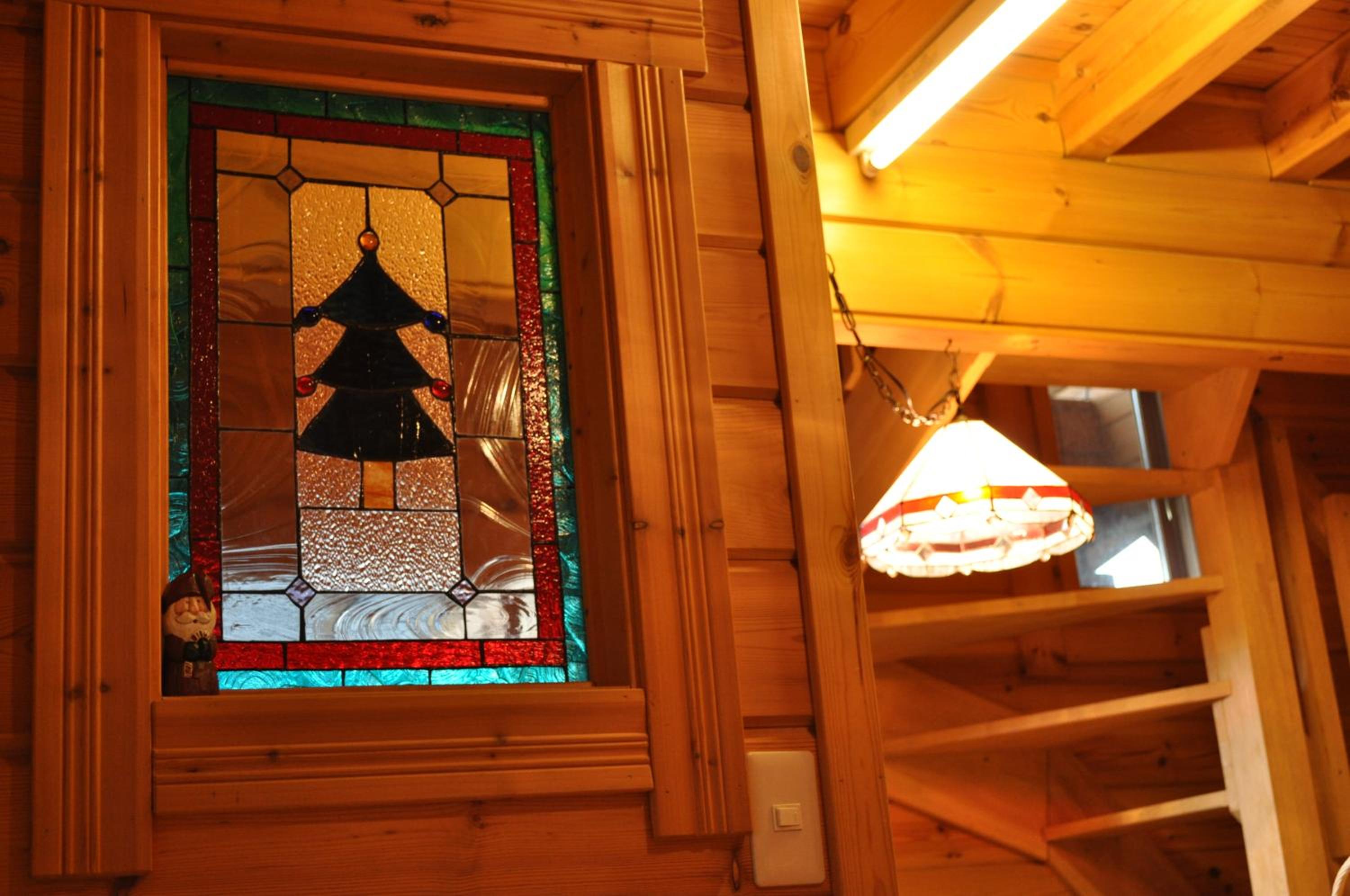 Christmas Cottage Red And Blue (4 Adults)  - Photo 8
