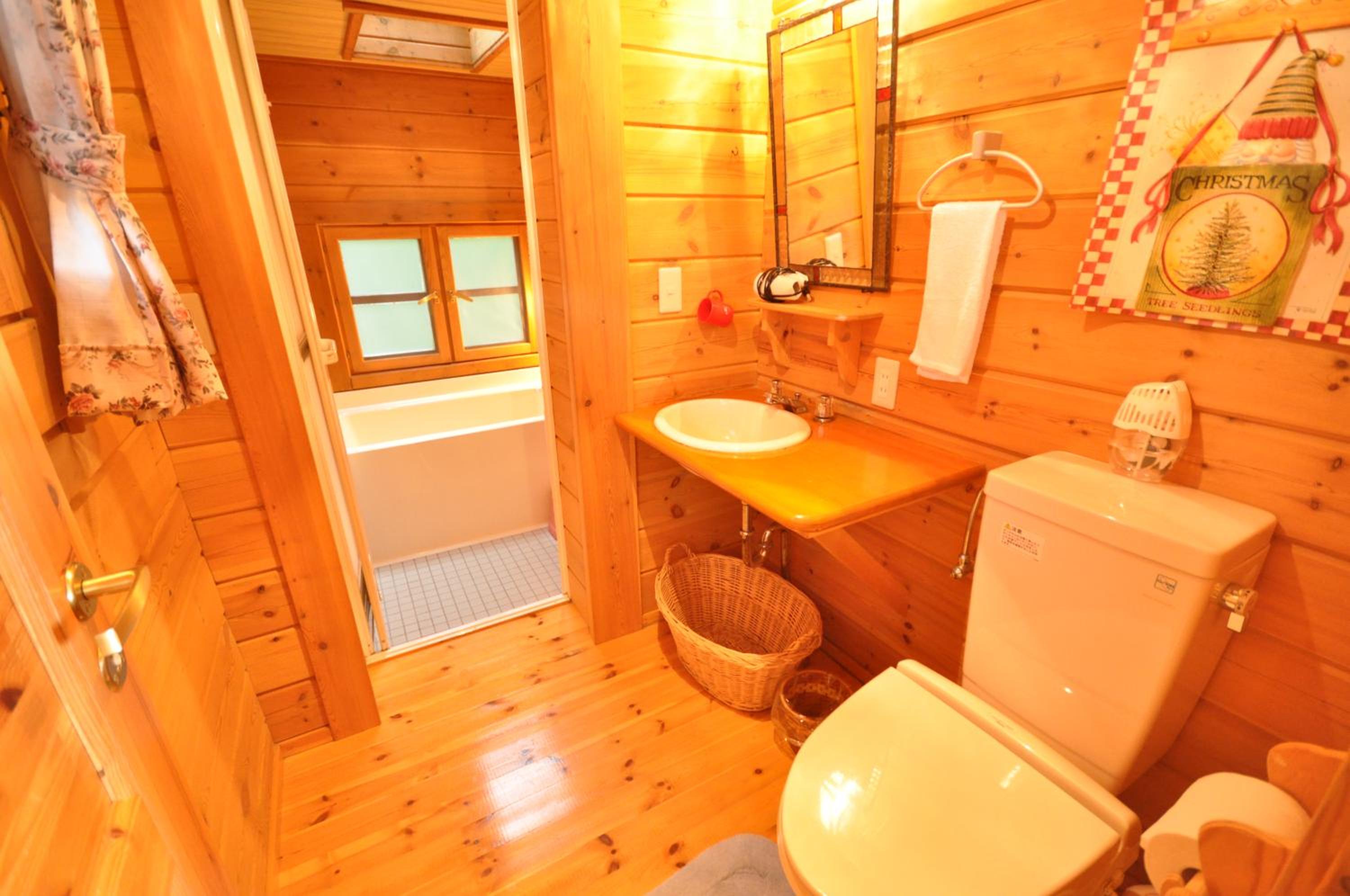 Christmas Cottage Red And Blue (4 Adults)  - Photo 10