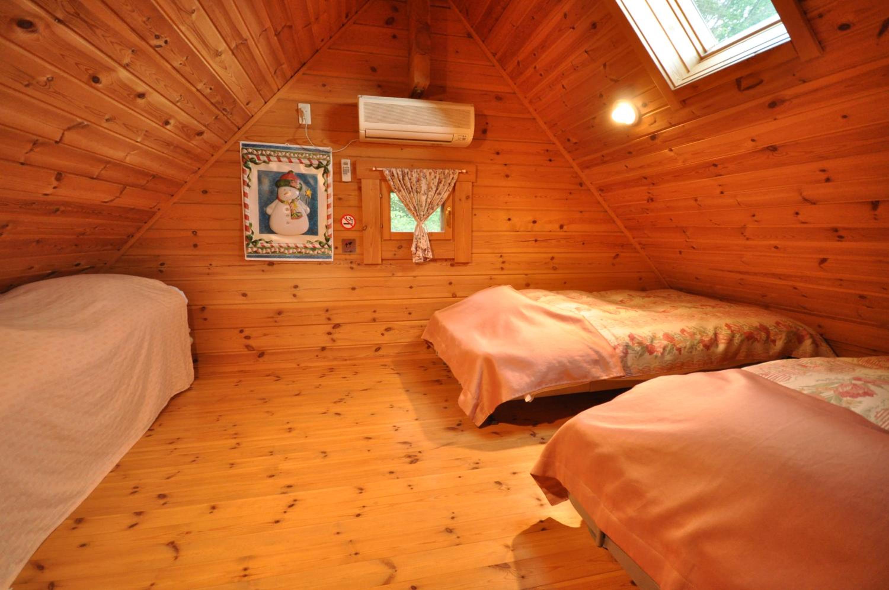 Christmas Cottage Red And Blue (4 Adults)  - Photo 11