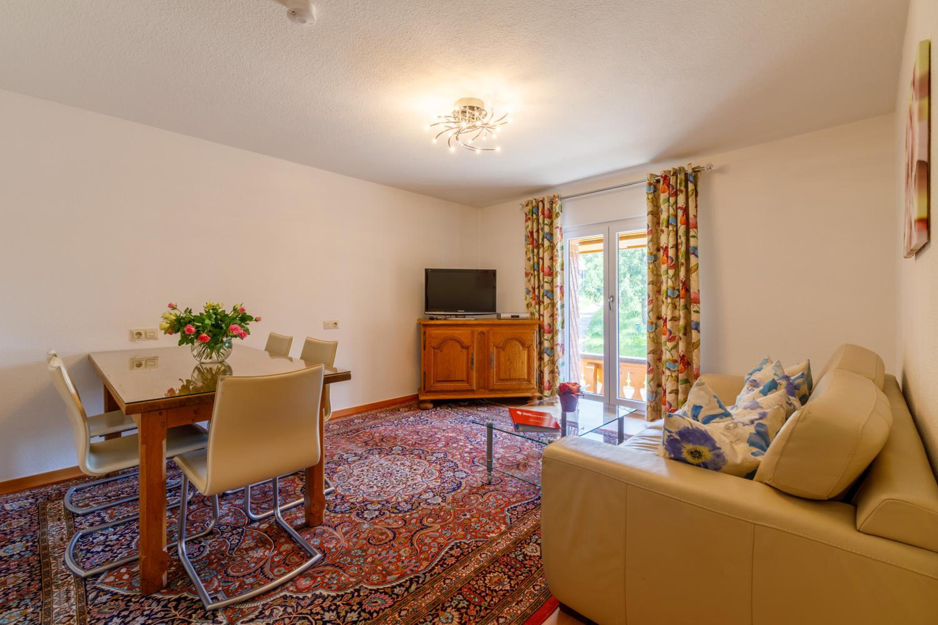 Two-Bedroom Apartment - Photo 2