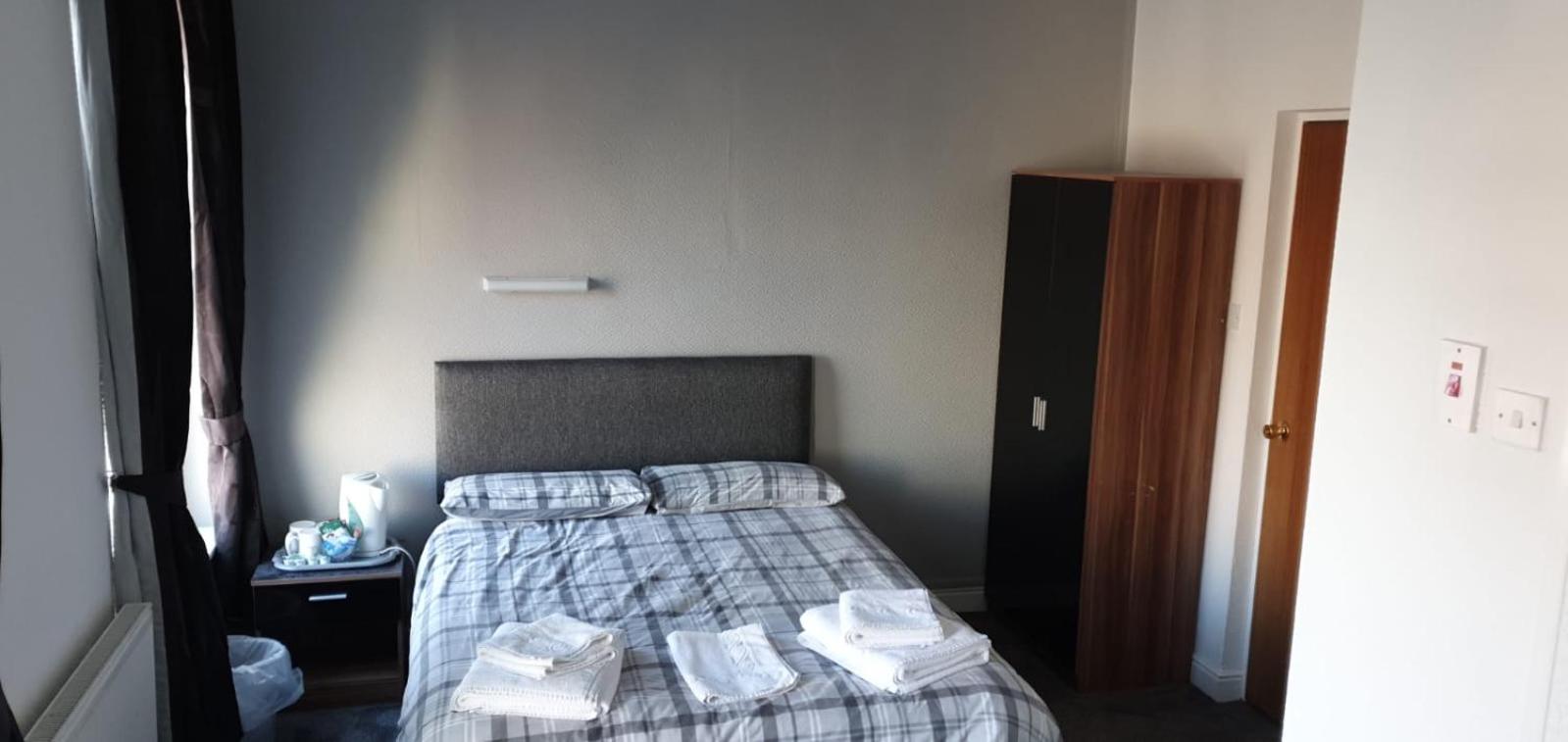 Budget Double Room - Photo 8