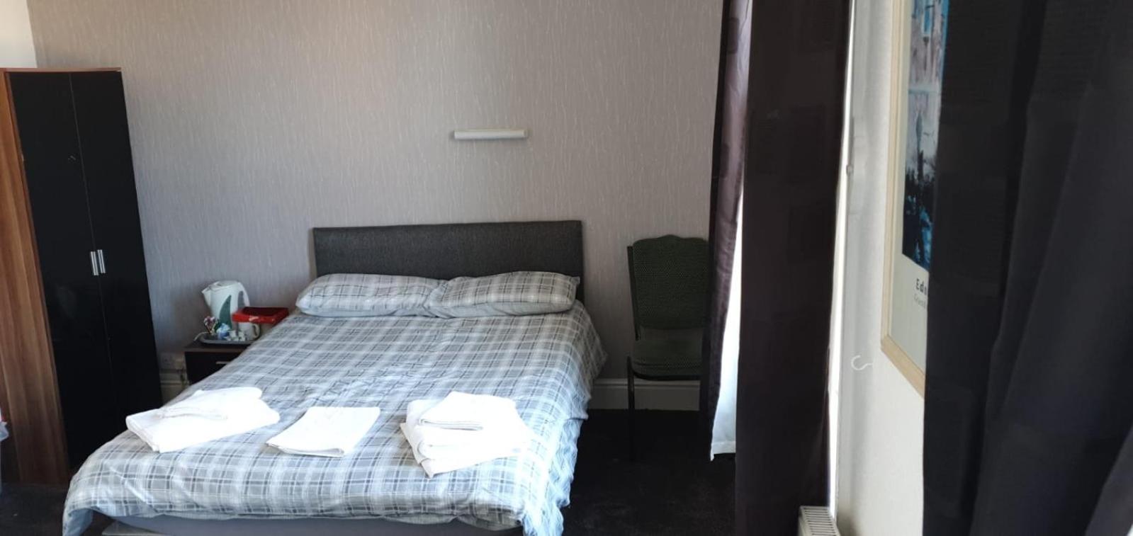 Budget Double Room - Photo 2