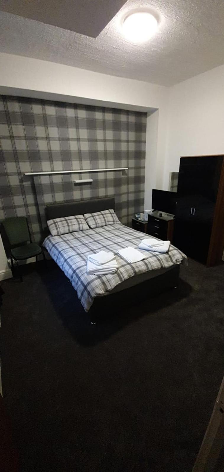 Budget Double Room - Photo 4