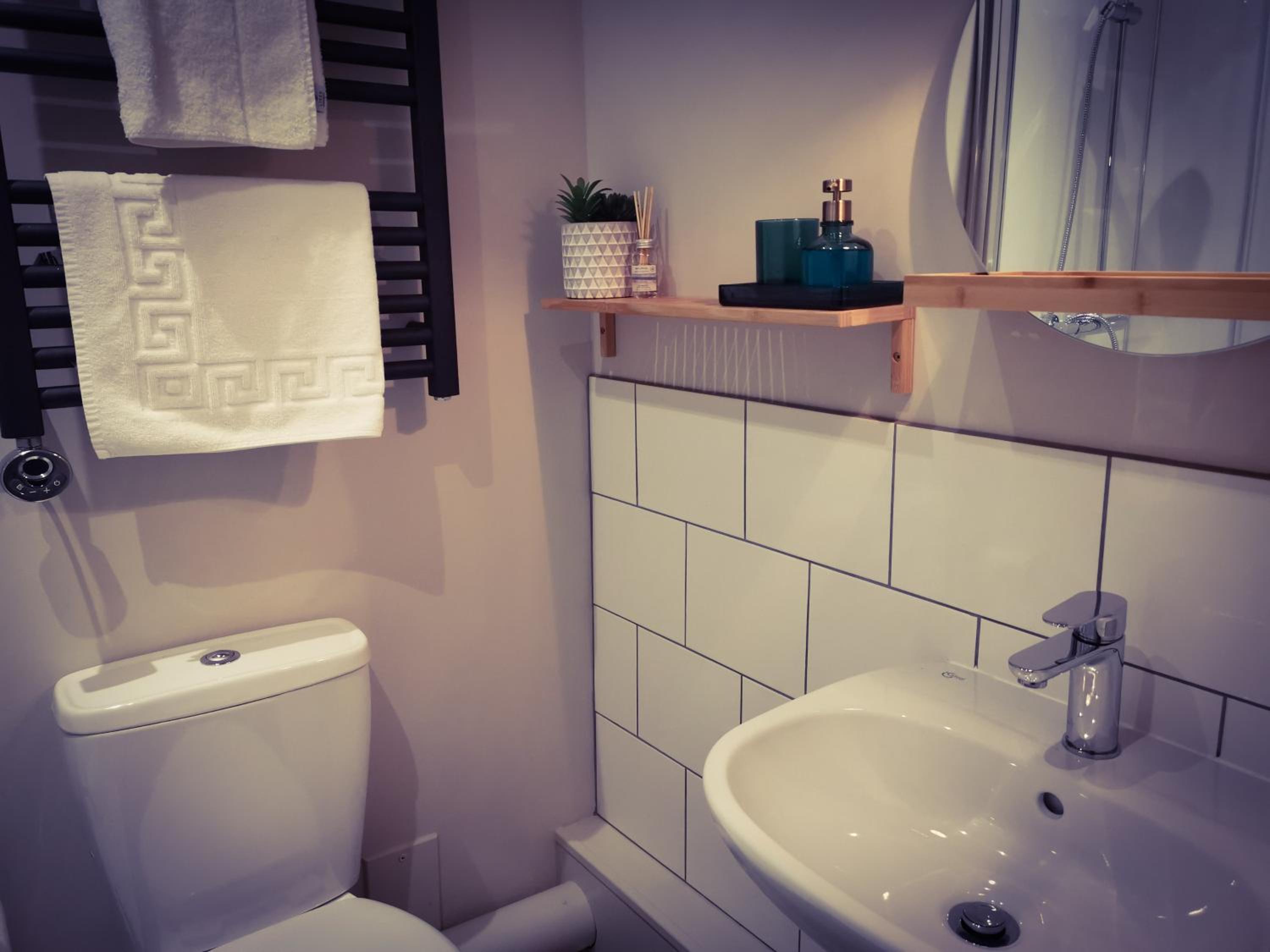 Deluxe King Room photo 3