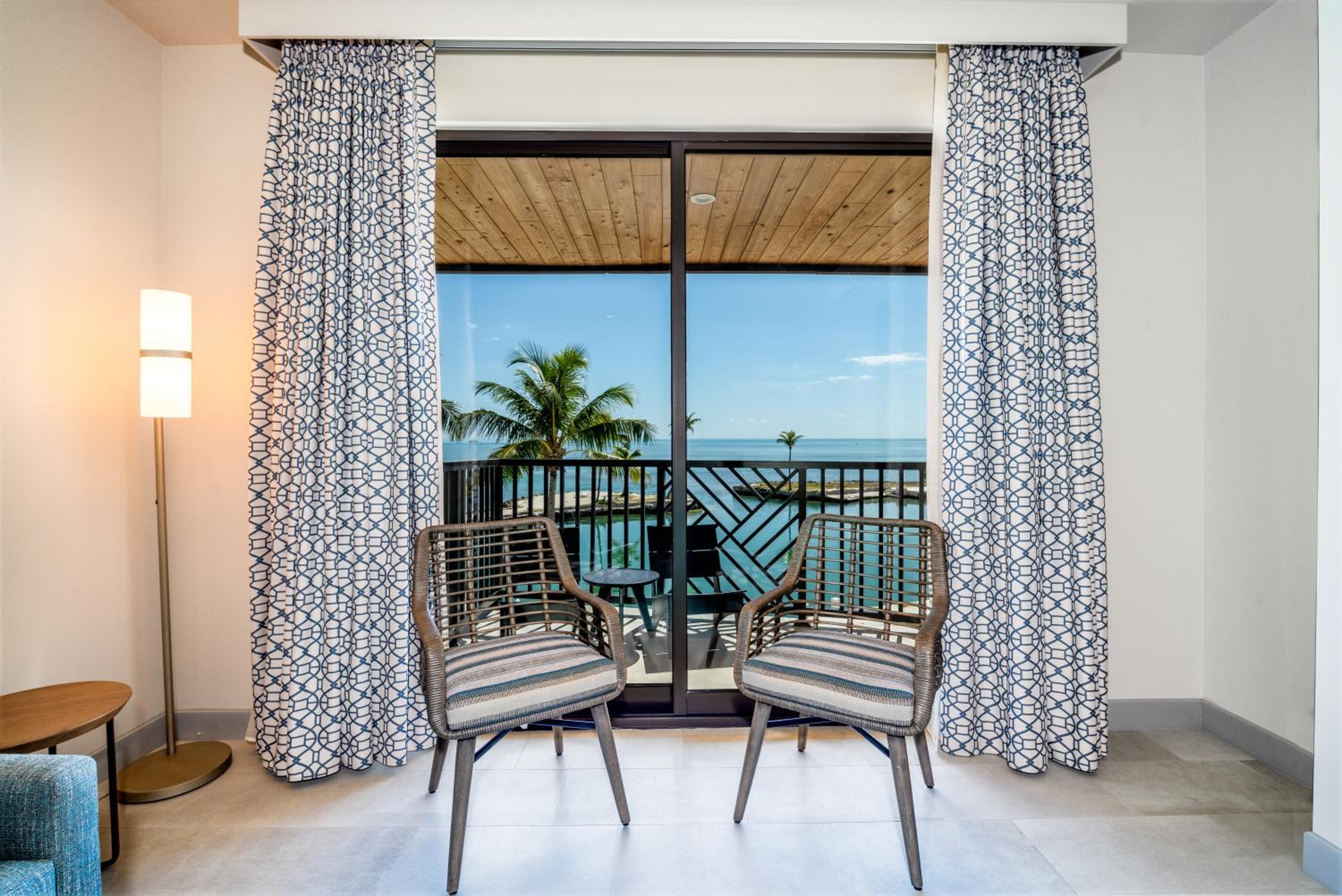 Deluxe King Suite - Photo 6