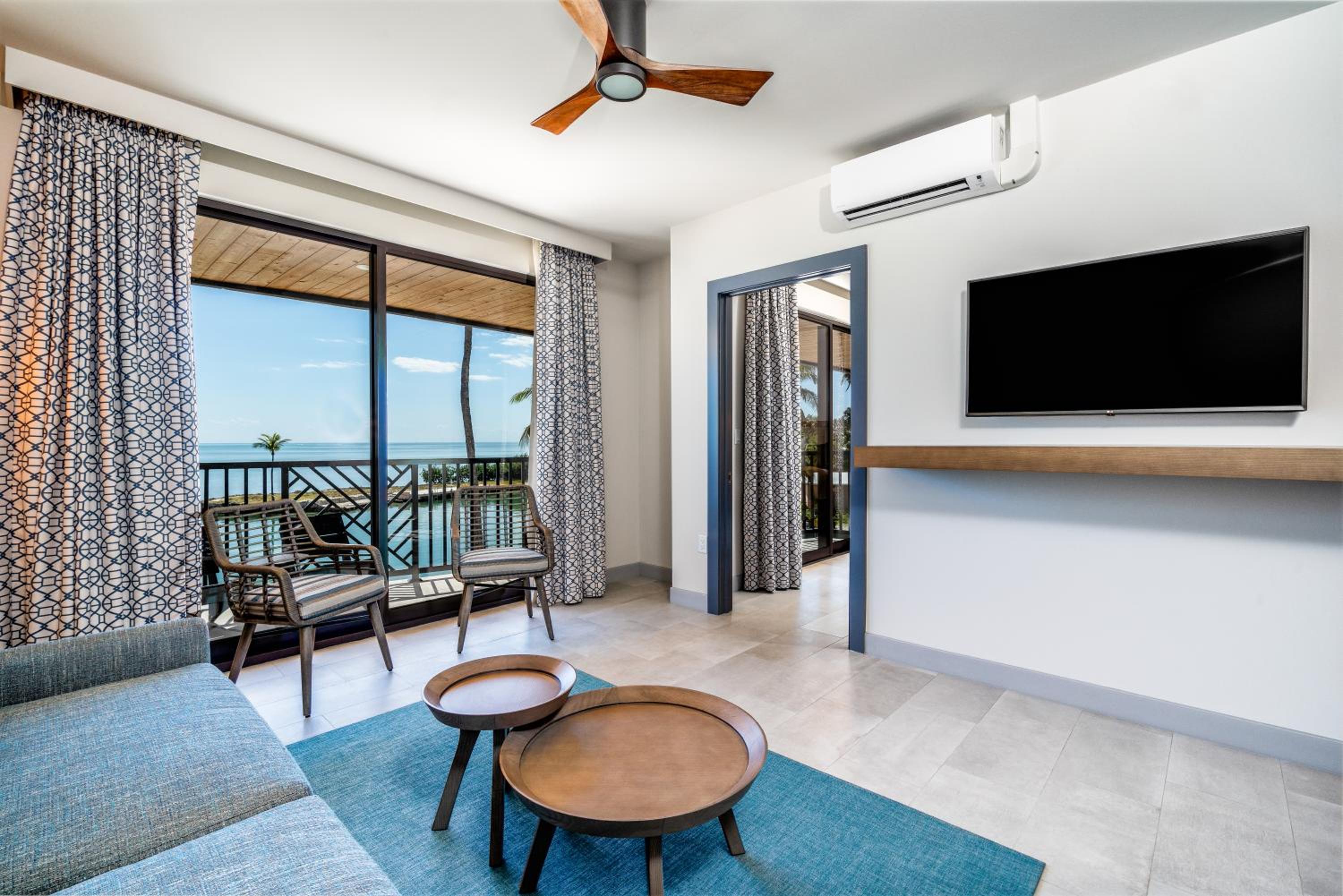 Deluxe King Suite - Photo 5
