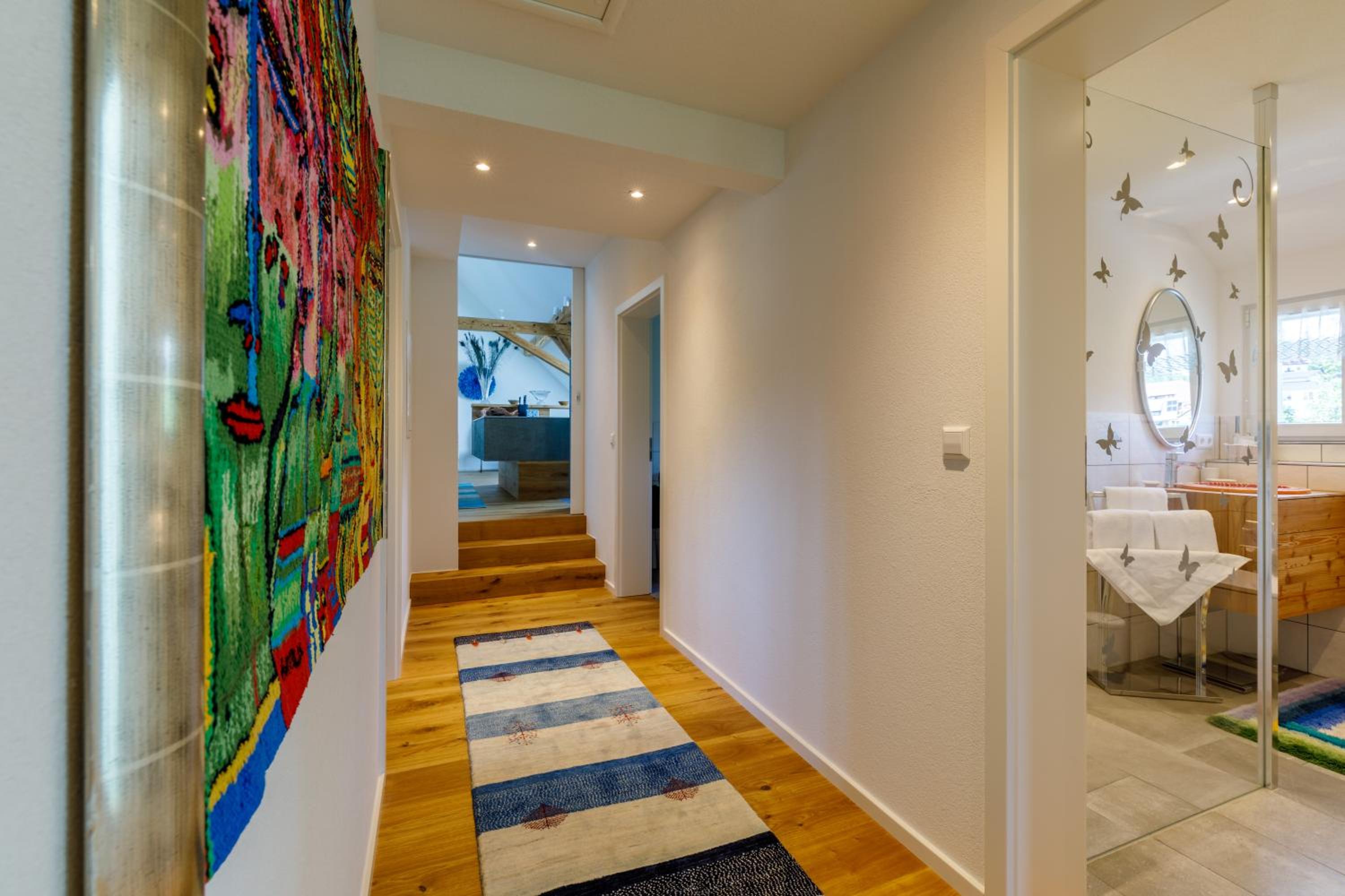 Deluxe Three-Bedroom Apartment - Photo 16