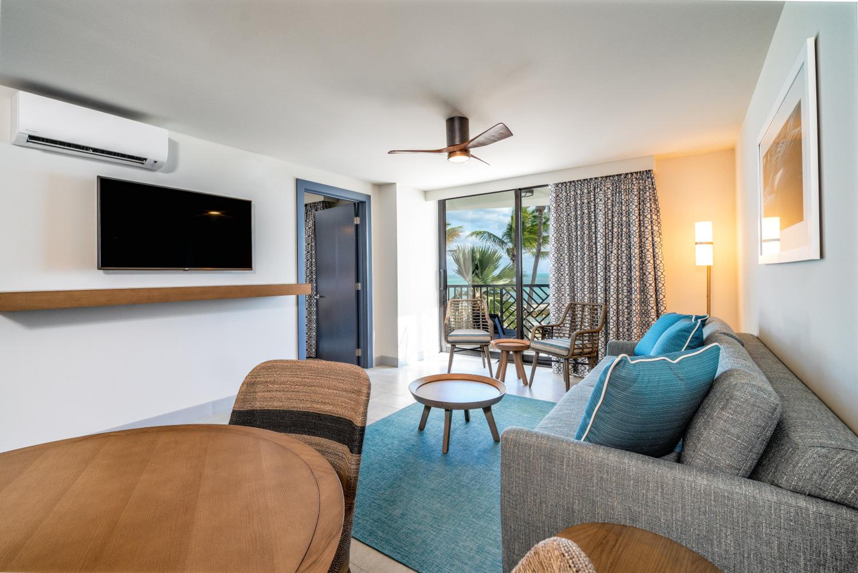 Deluxe King Suite - Photo 3