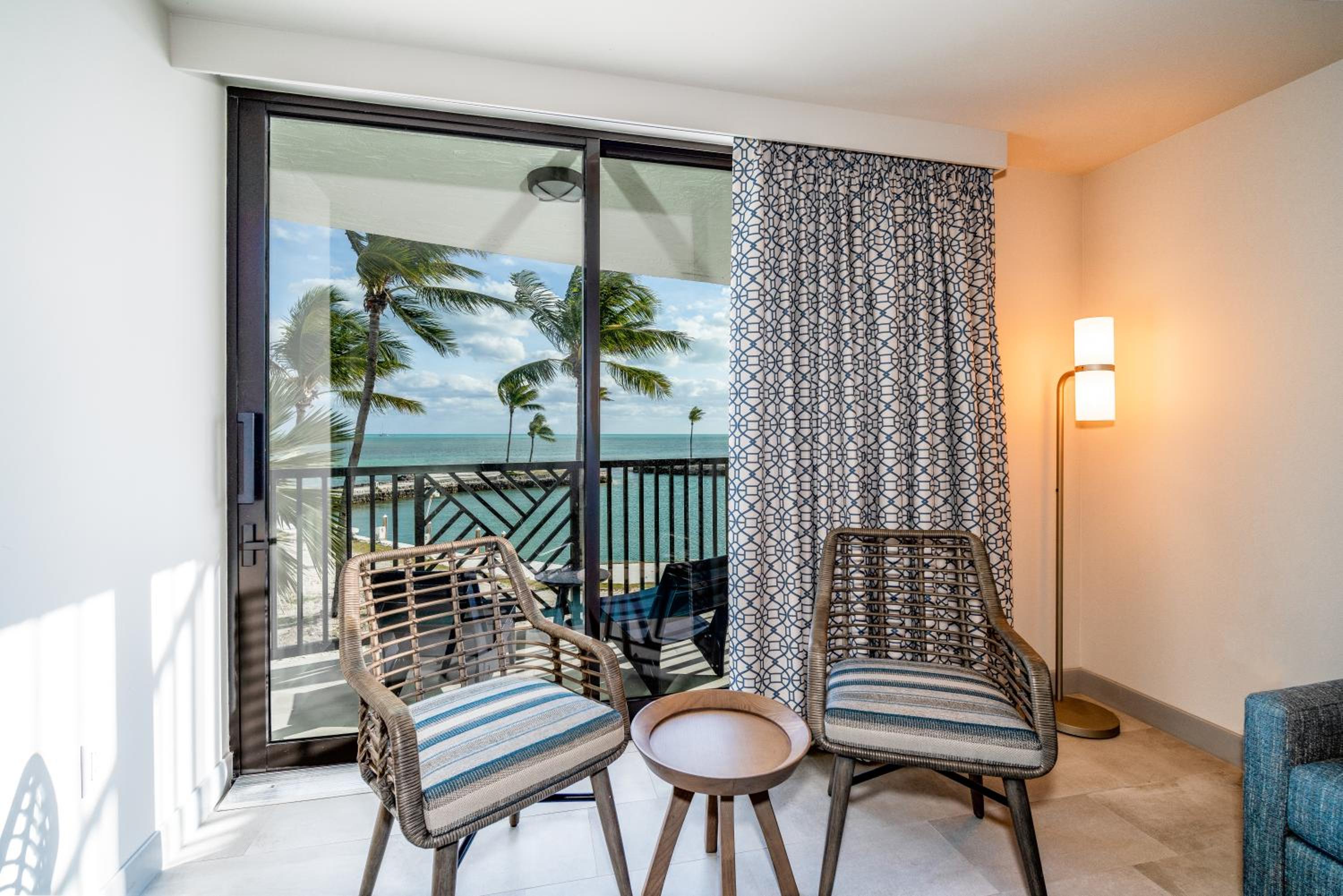 Deluxe King Suite - Photo 16