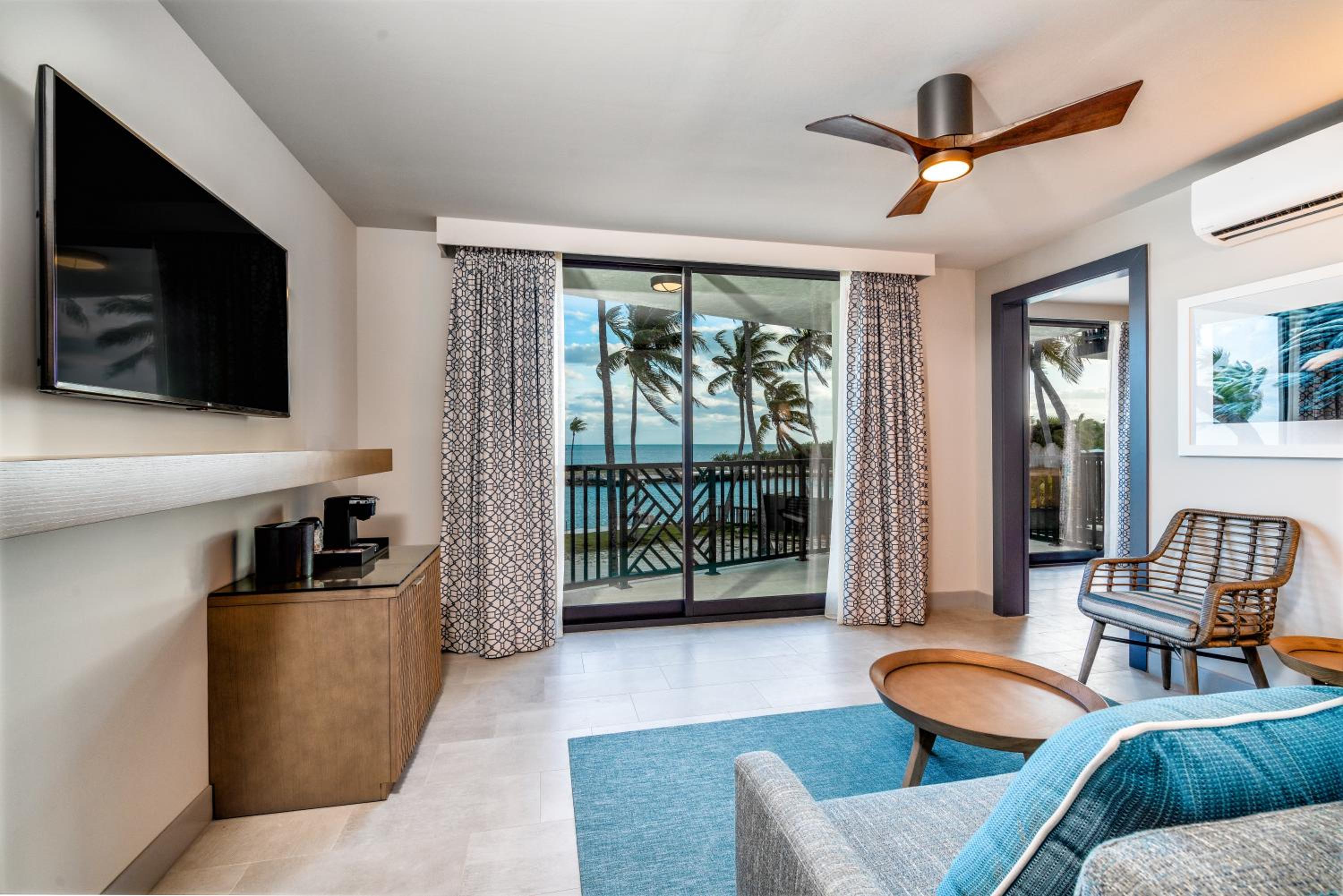 Deluxe King Suite - Photo 1