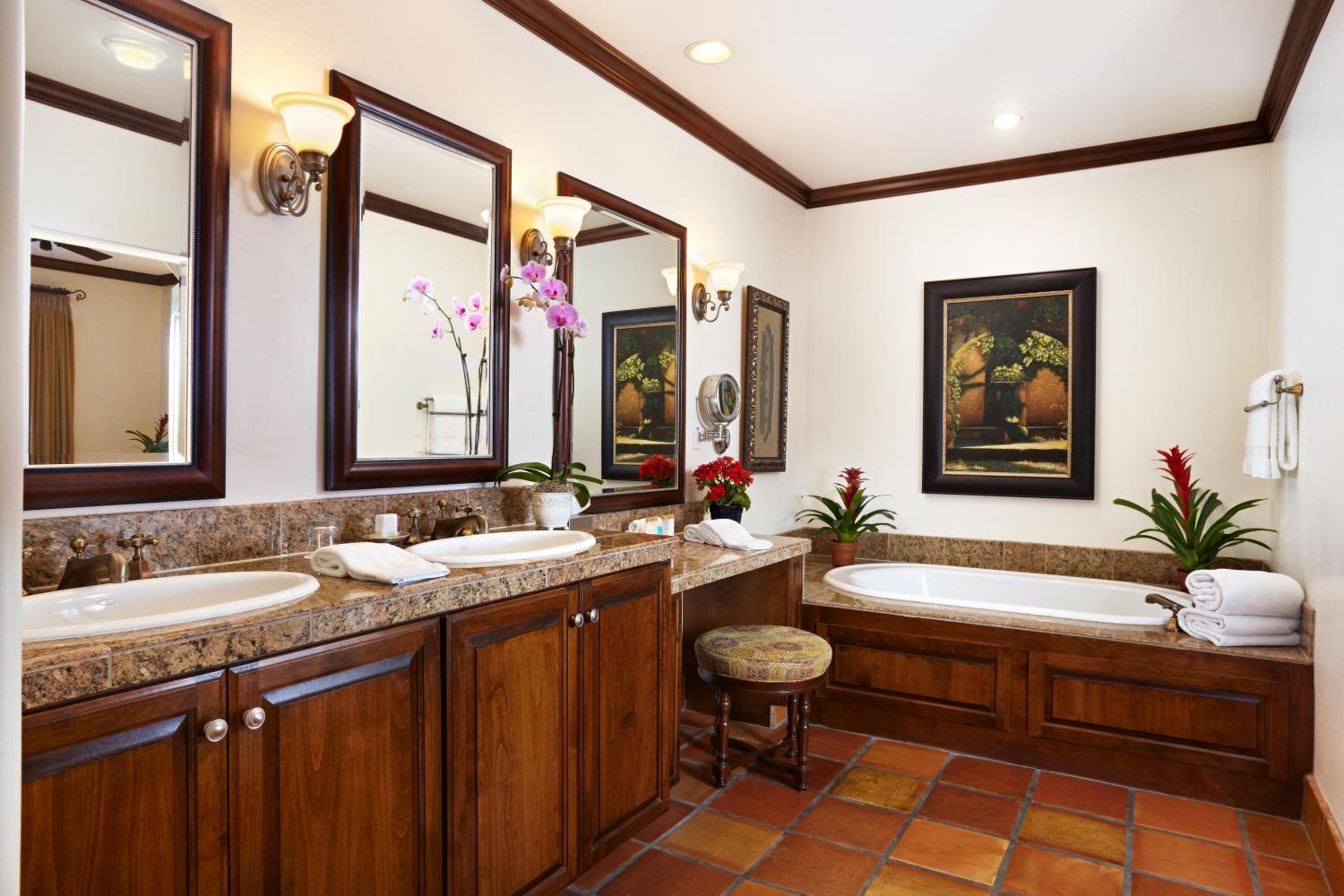 Three Bedroom Villa - 2 King & 2 Queens Beds photo 2