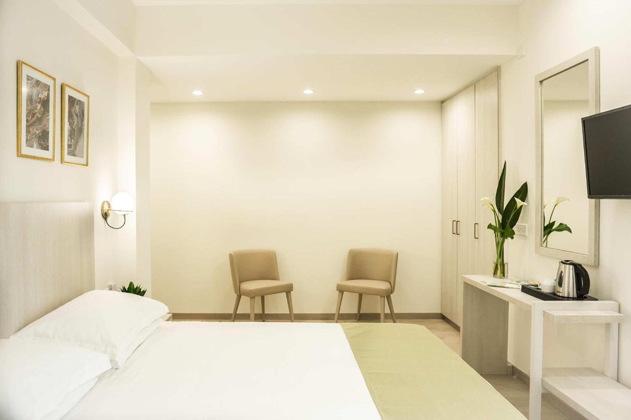 Deluxe Double Room with Balcony - Photo 24