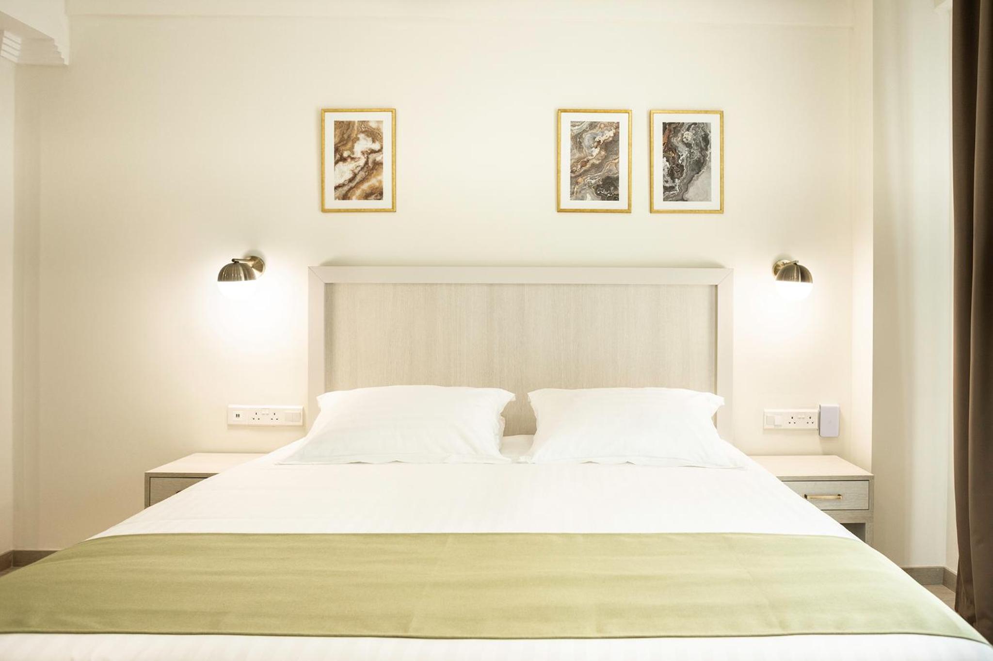King Suite with Balcony - Photo 16
