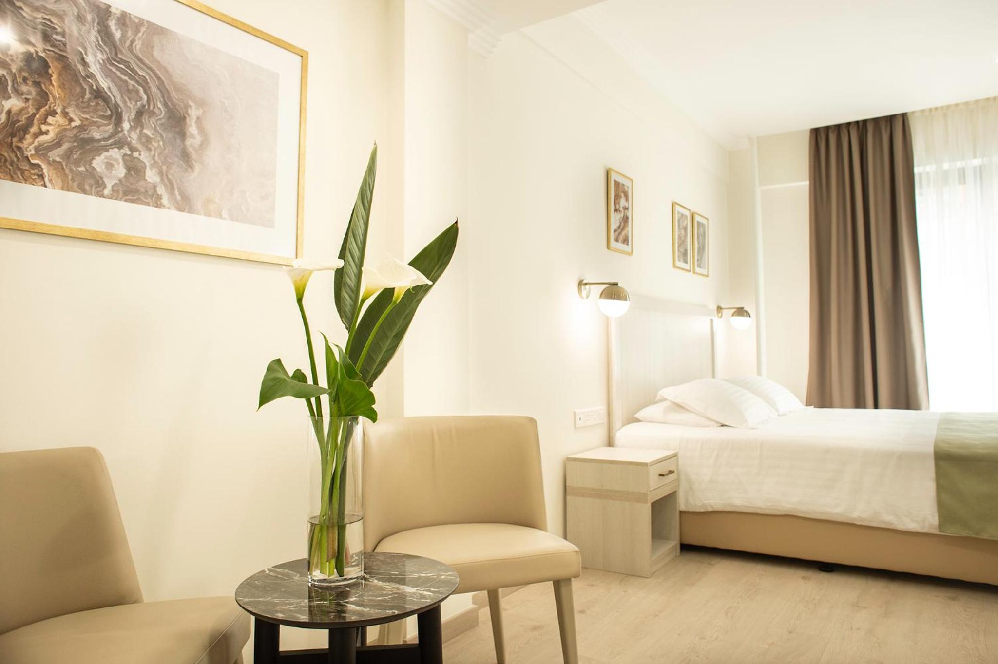 Suite - Photo 17