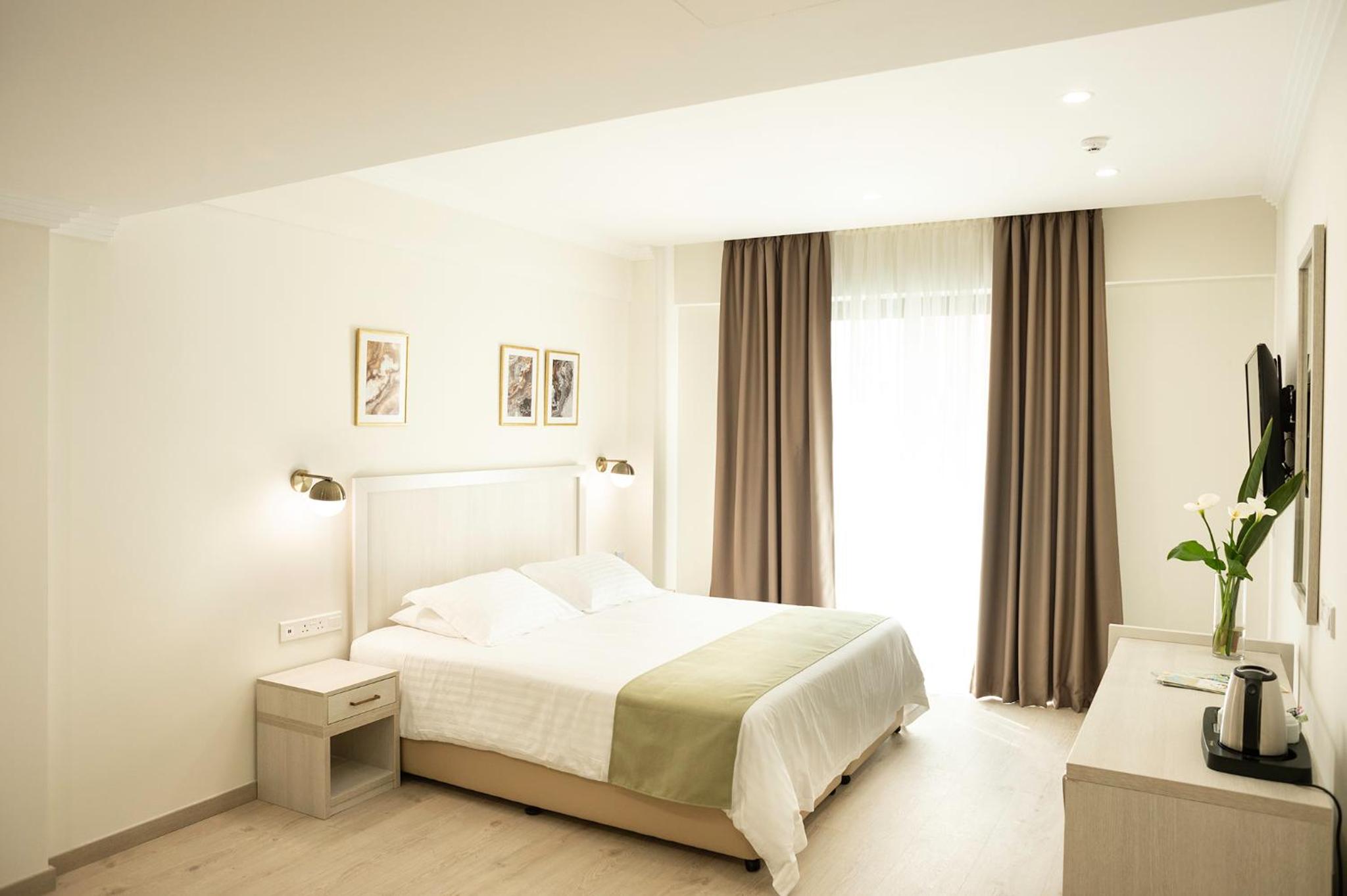 Suite - Photo 23