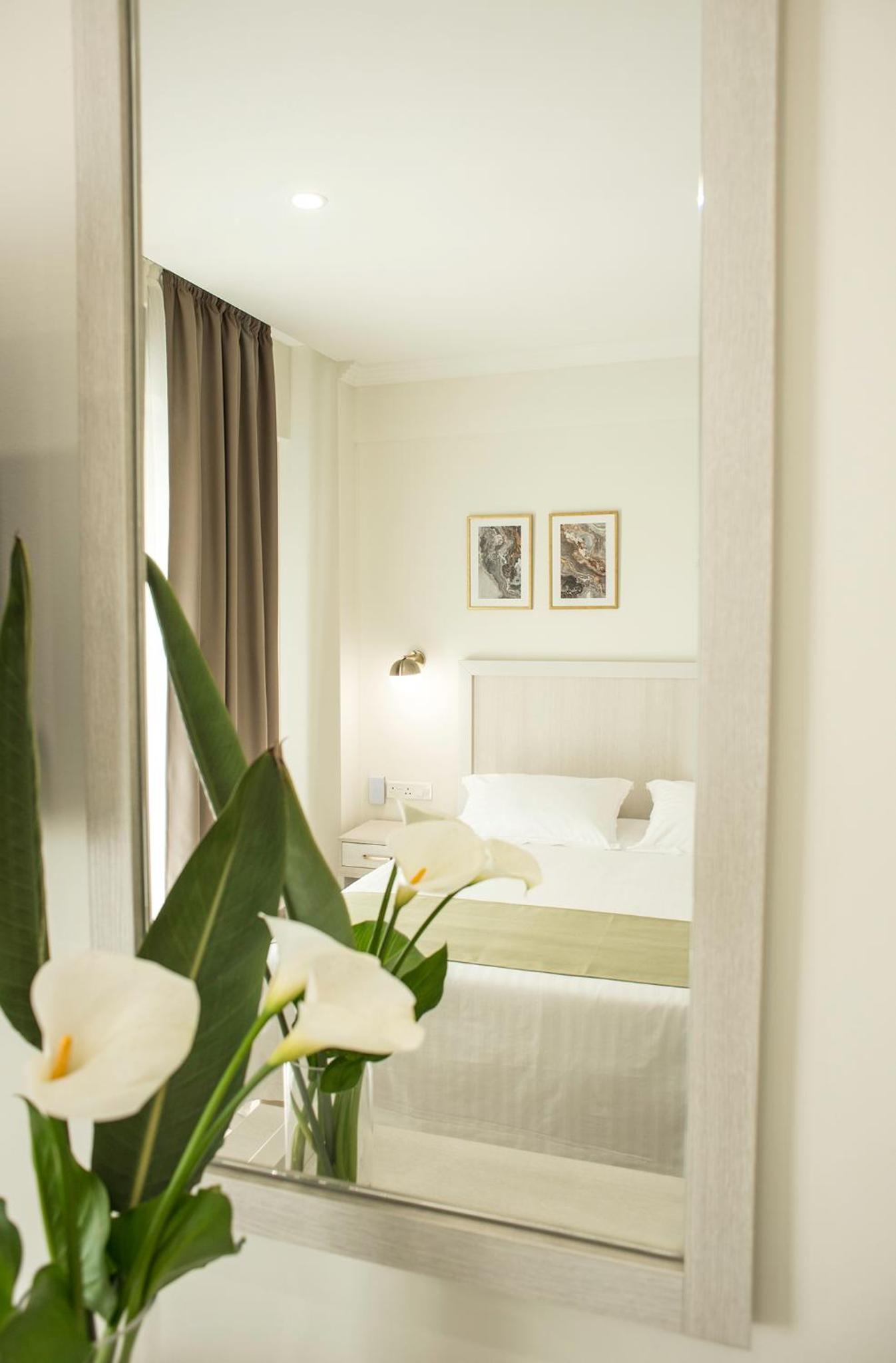 King Suite with Balcony - Photo 12