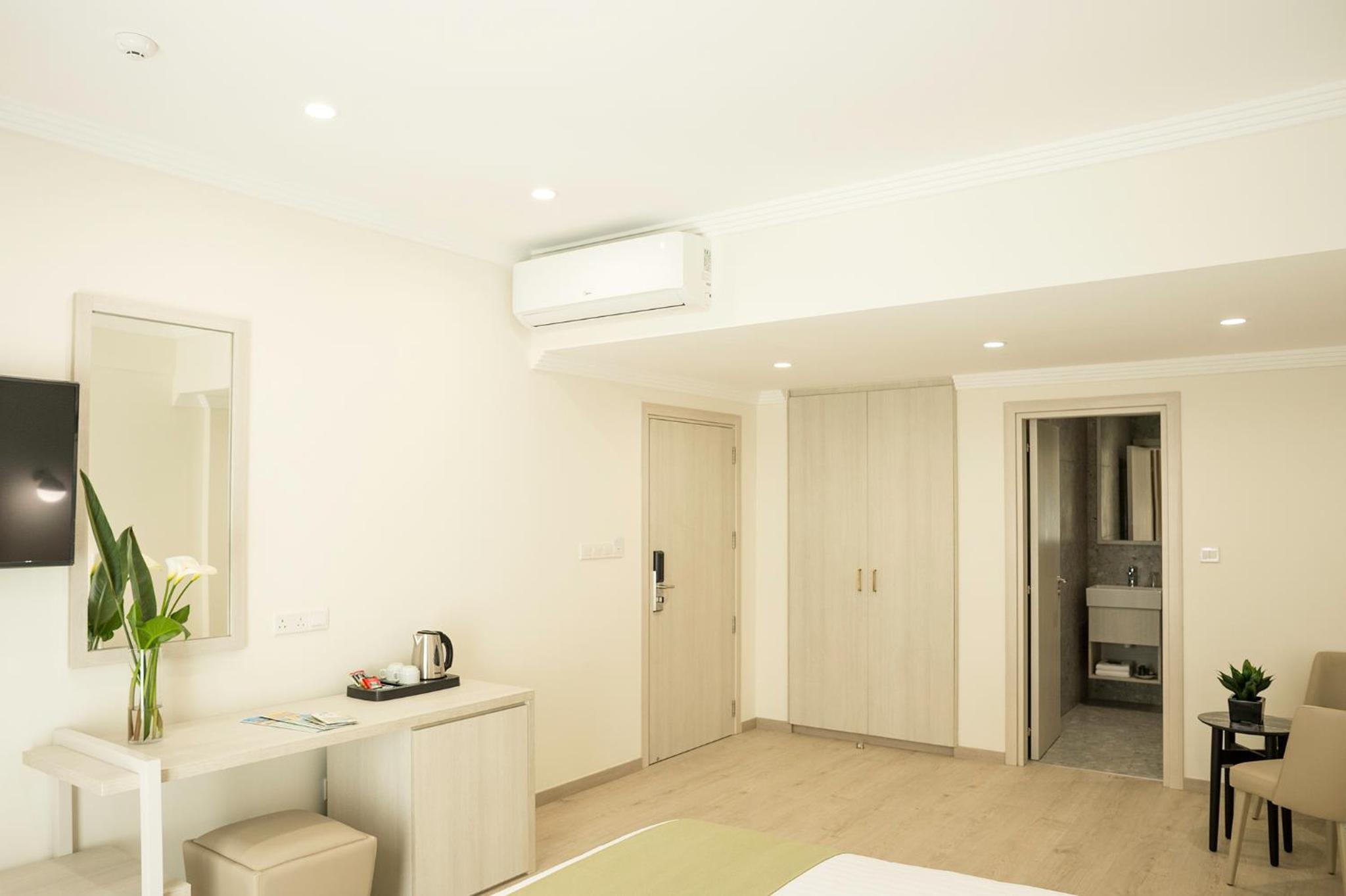 Suite - Photo 11