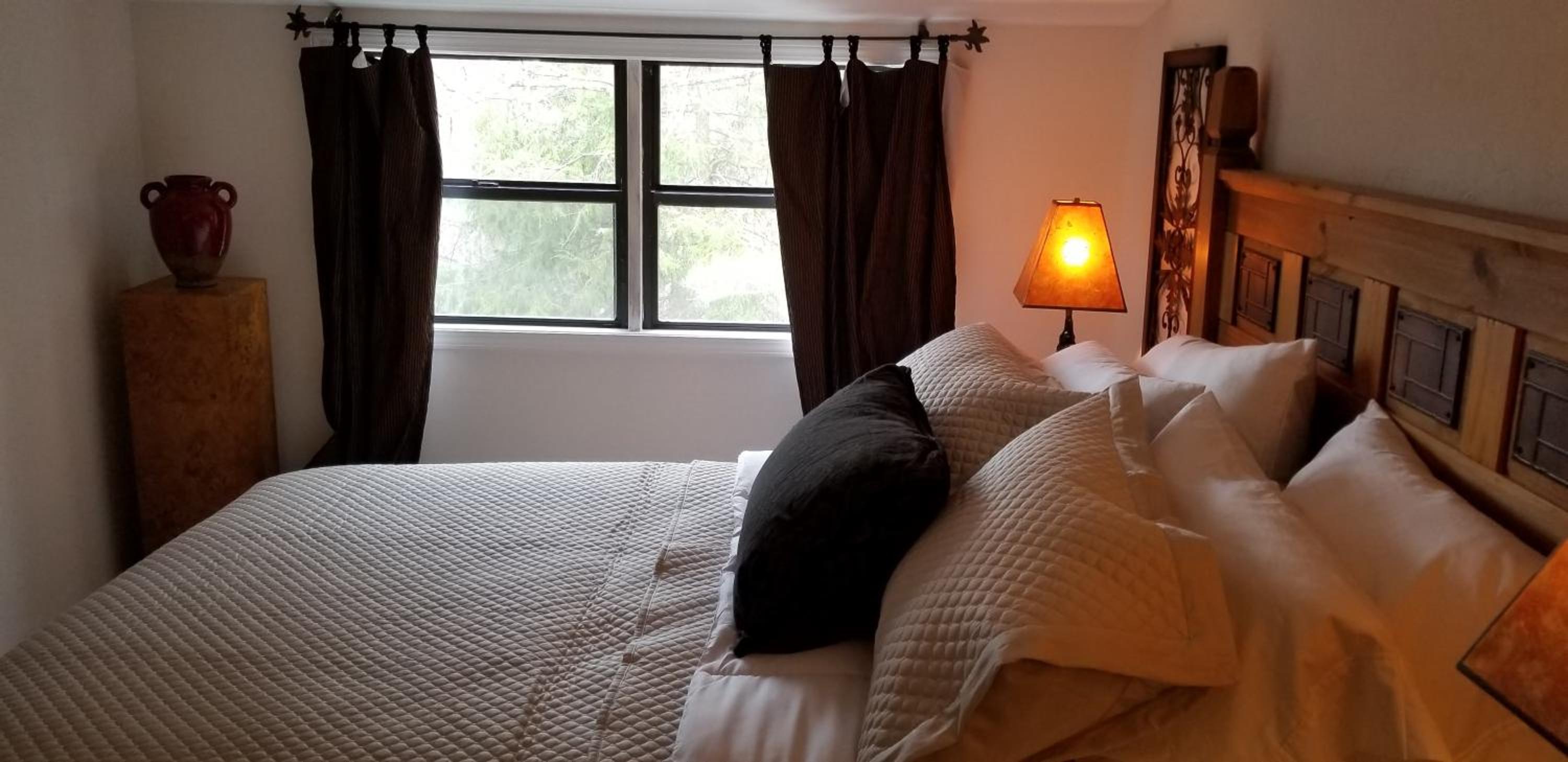 Queen Suite - Photo 15