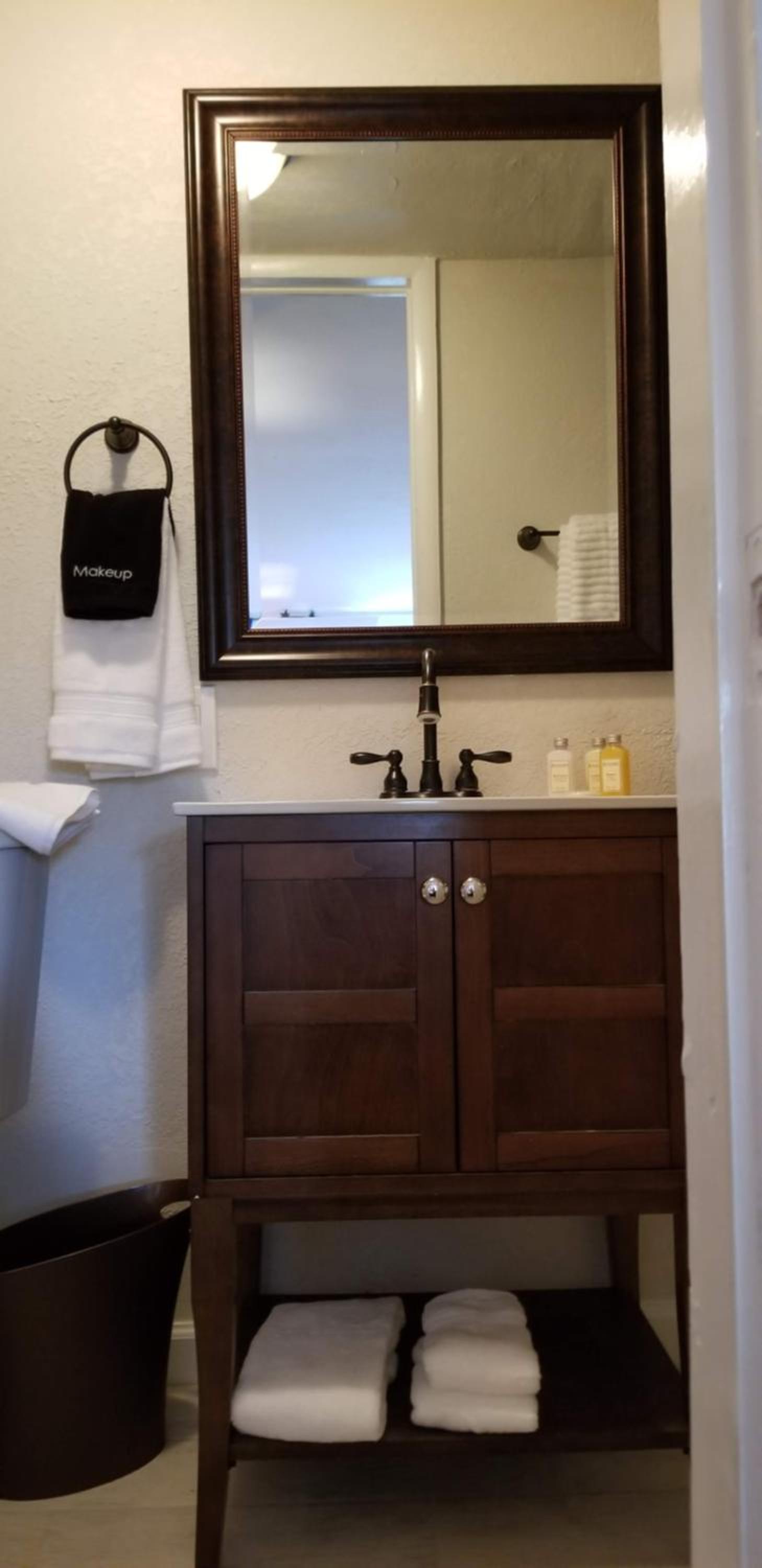 Queen Suite - Photo 11