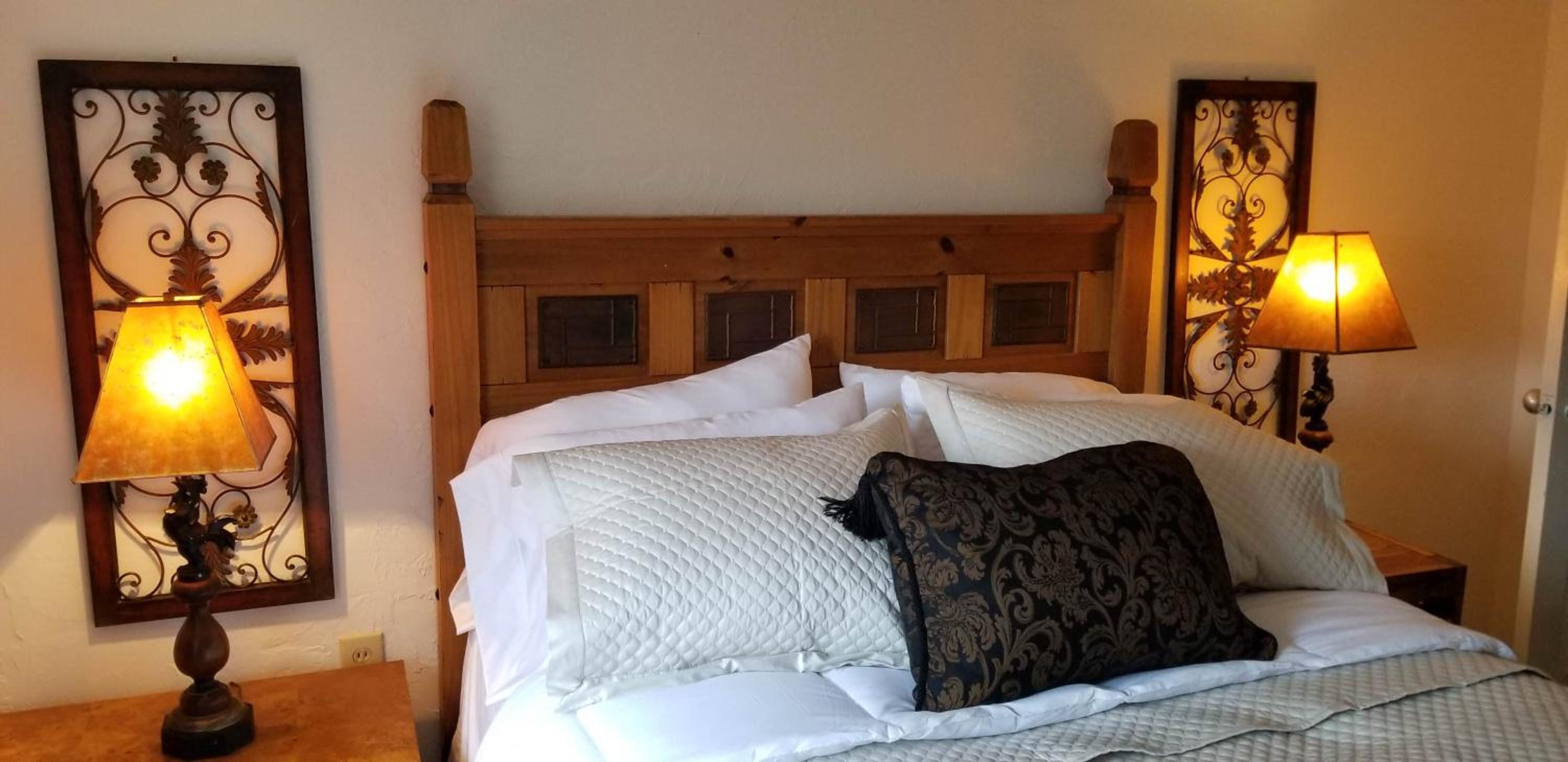 Queen Suite - Photo 14