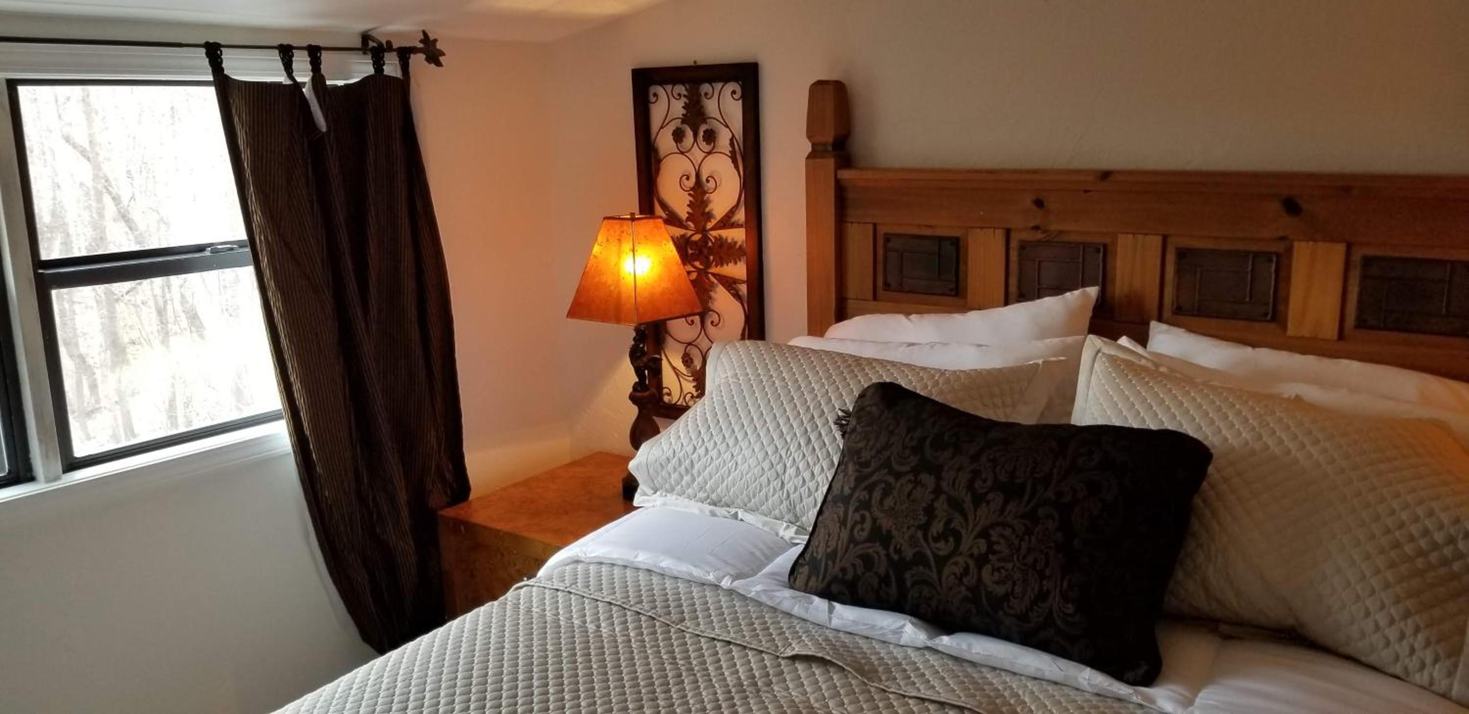 Queen Suite - Photo 16