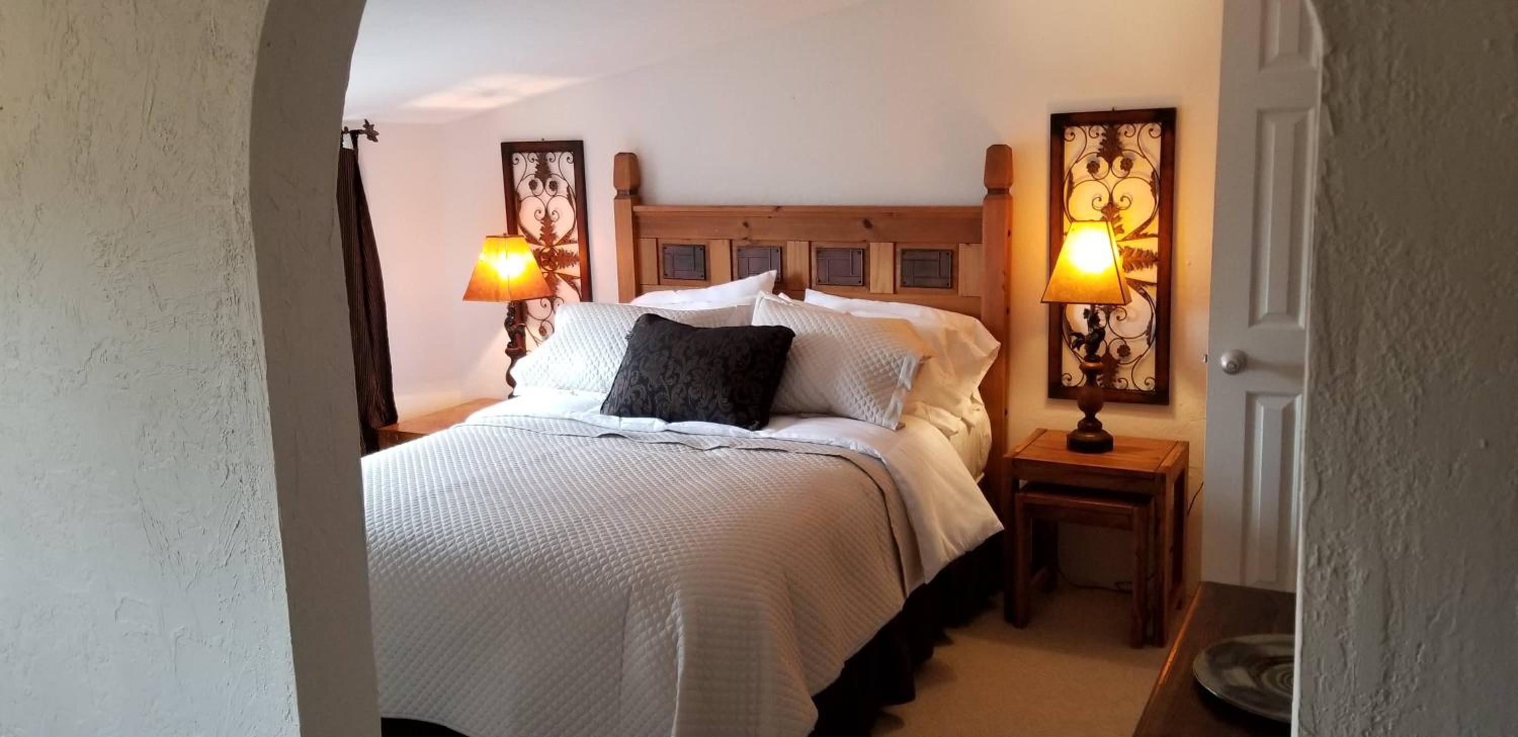 Queen Suite - Photo 17