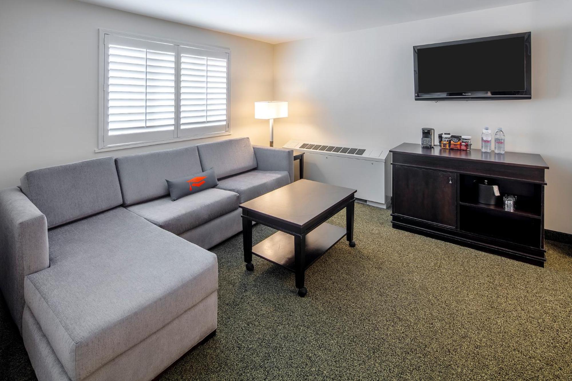 1 King Bed, Deluxe Suite, Non-Smoking - Photo 2