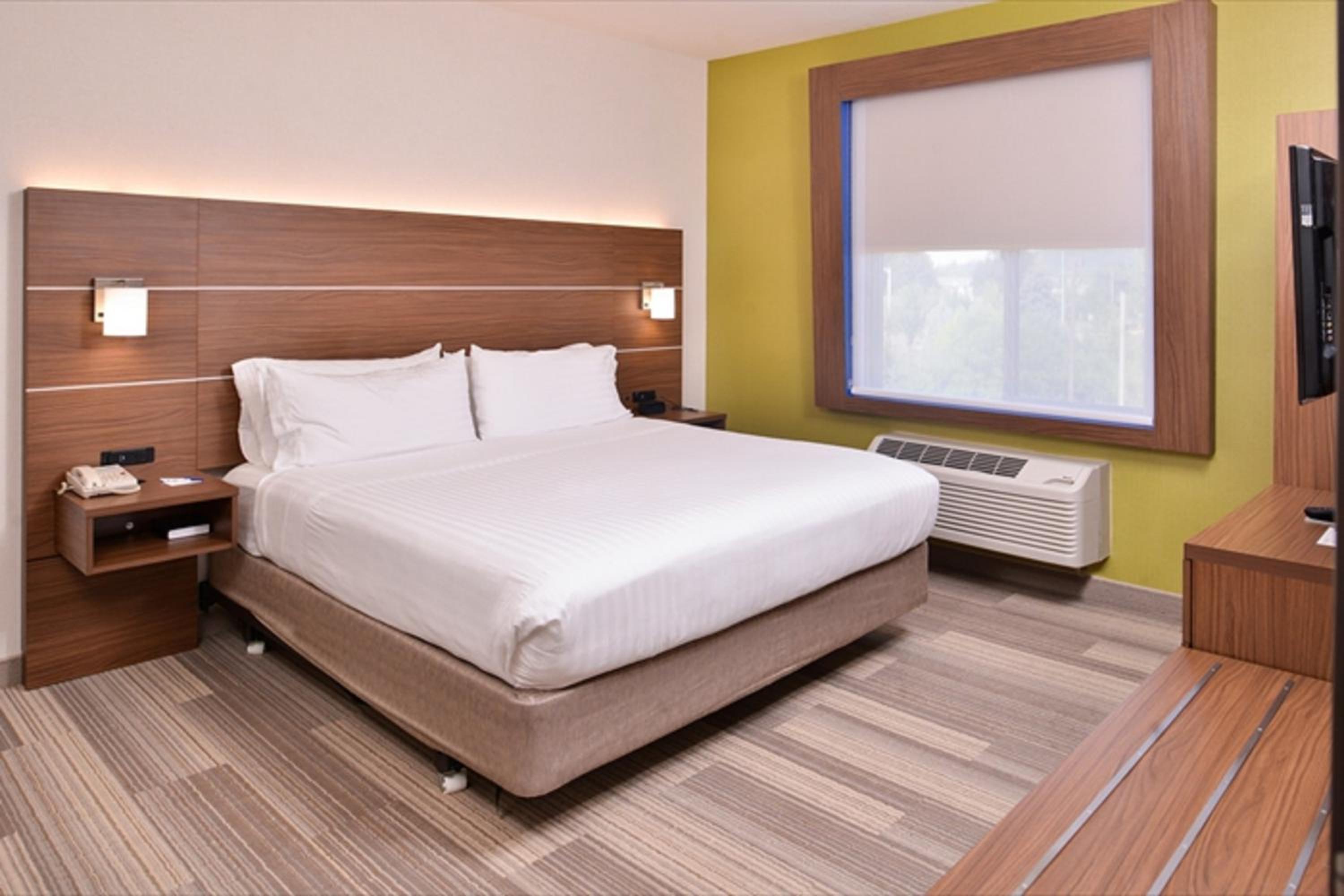Standard King Room photo 3
