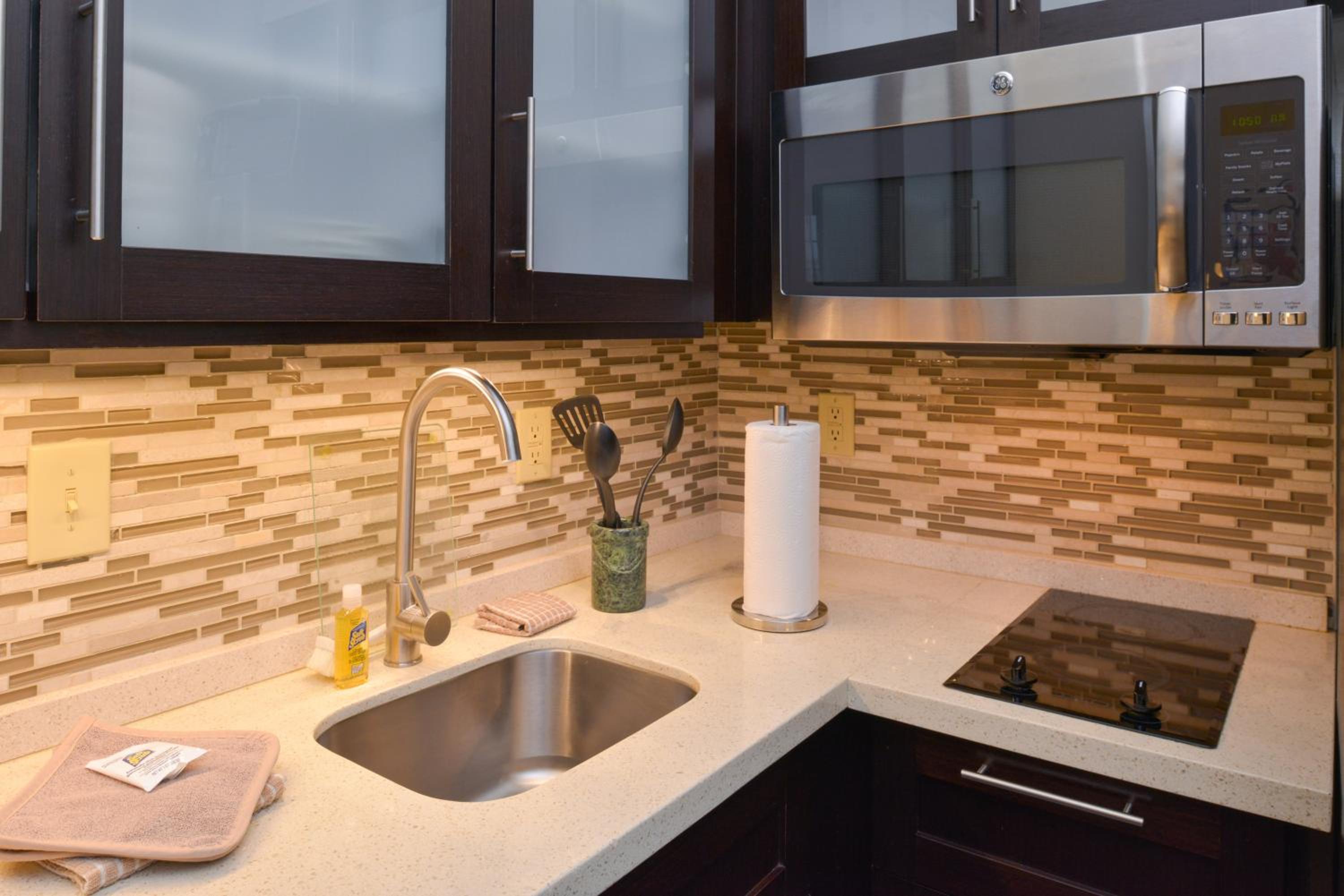 Queen Suite - Disability Access/Non-Smoking - Photo 4