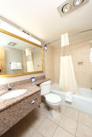 King Room with Kitchenette - Non-Smoking - Photo 4