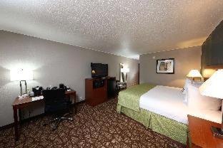 King Room - Non-Smoking - Photo 2